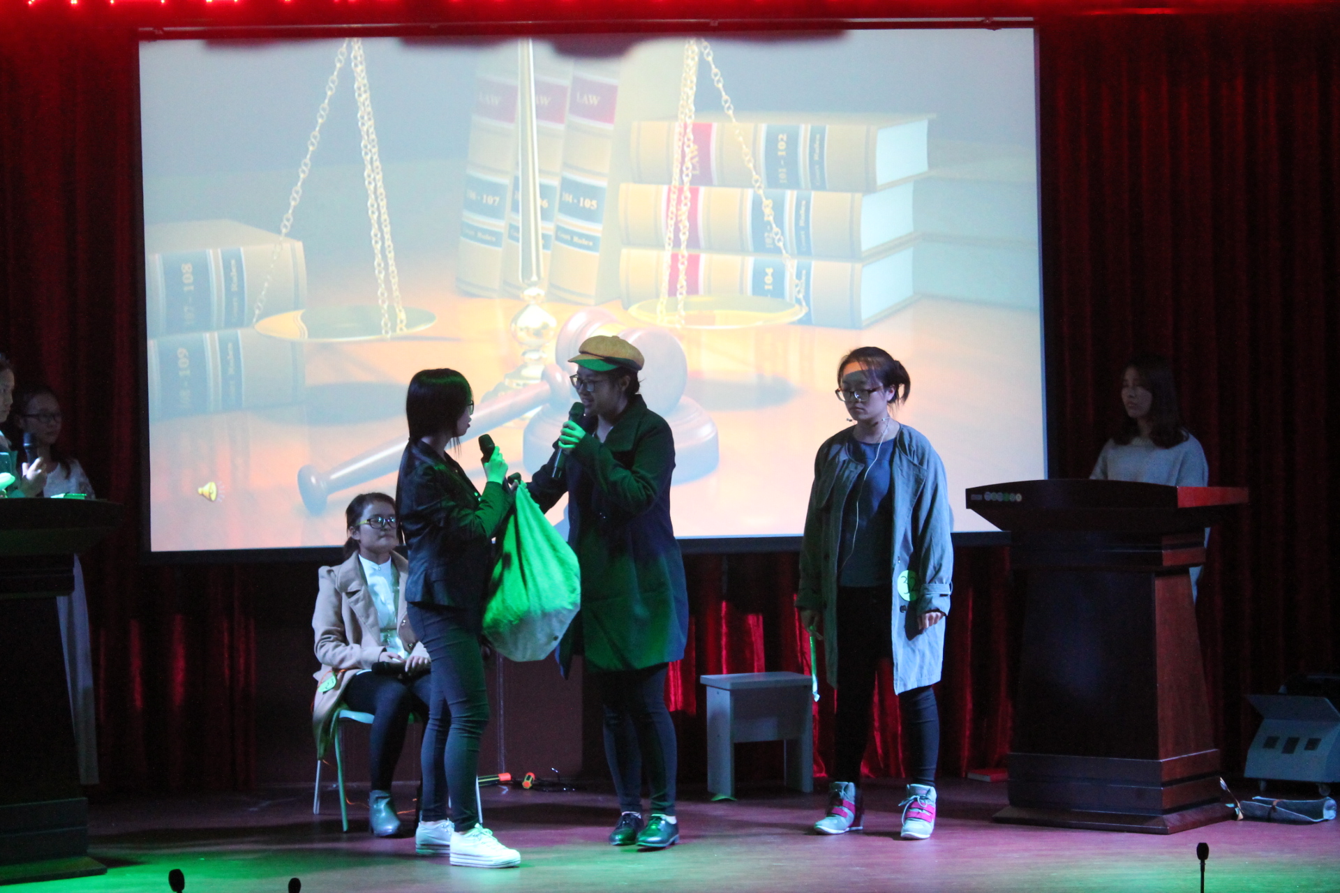 有声有色   精彩纷呈――记南海戏剧社首届戏剧大赛