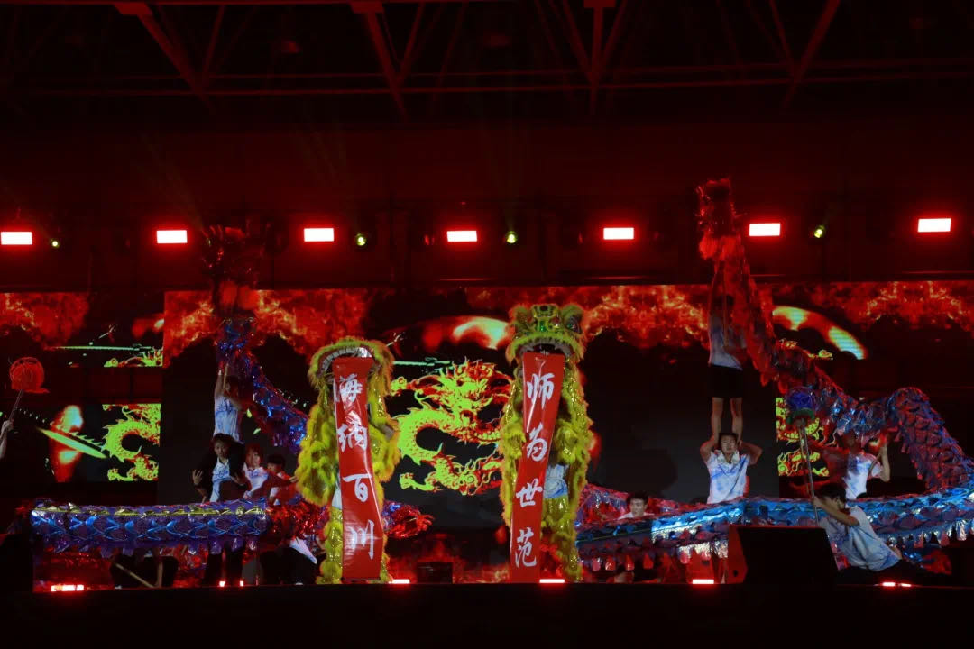 “青春向党 逐梦前行”2021年迎新晚会隆重举行