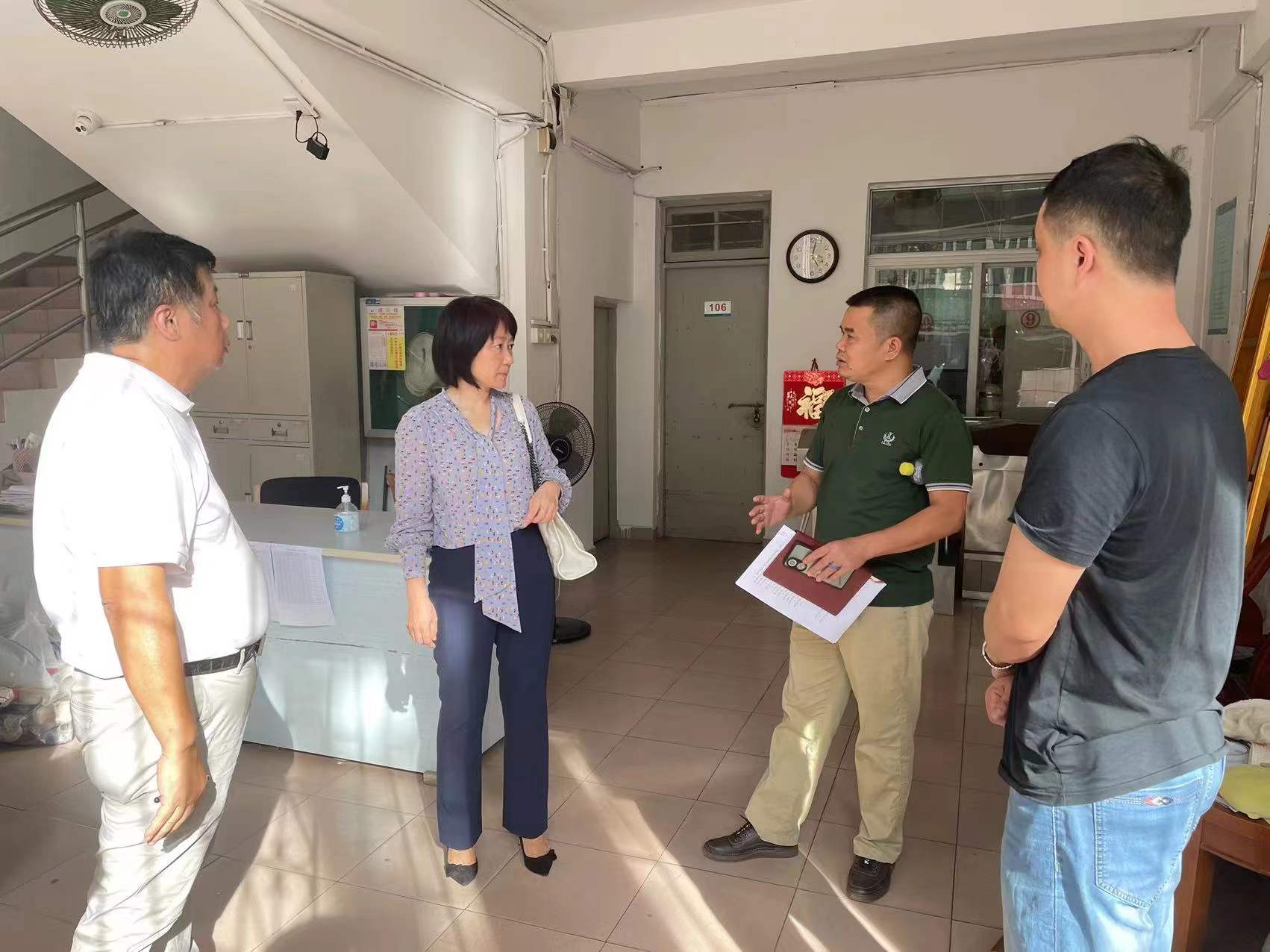 校领导调研龙昆南校区后勤工作