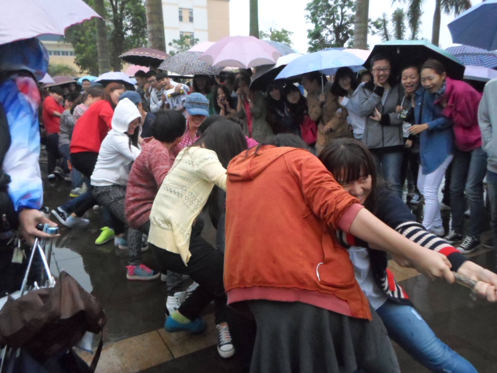 万众一心使力量, 赛出风格展雄风――记经济与管理学院拔河事件