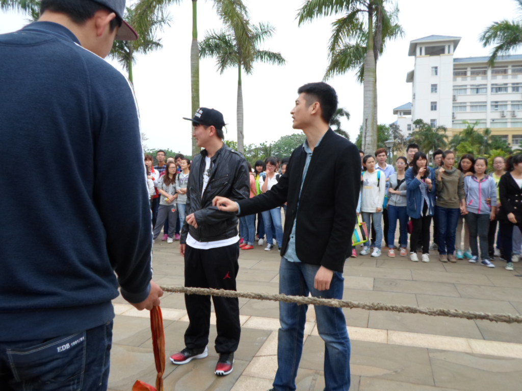 万众一心使力量, 赛出风格展雄风――记经济与管理学院拔河事件