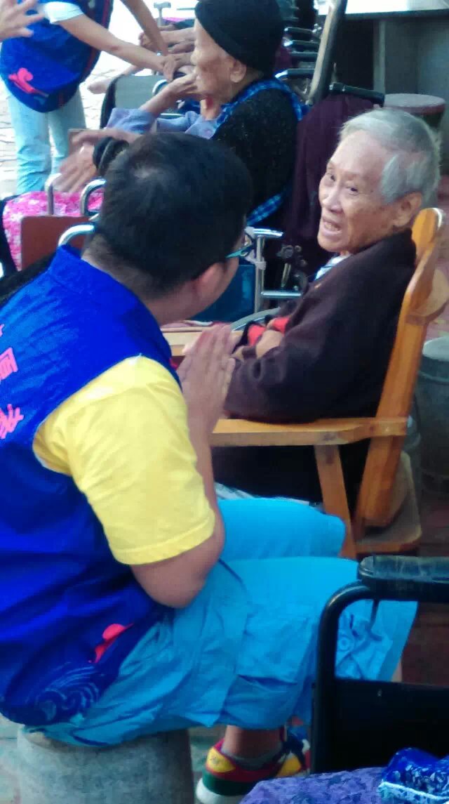 外国语学院开展“俏夕阳”志愿活动