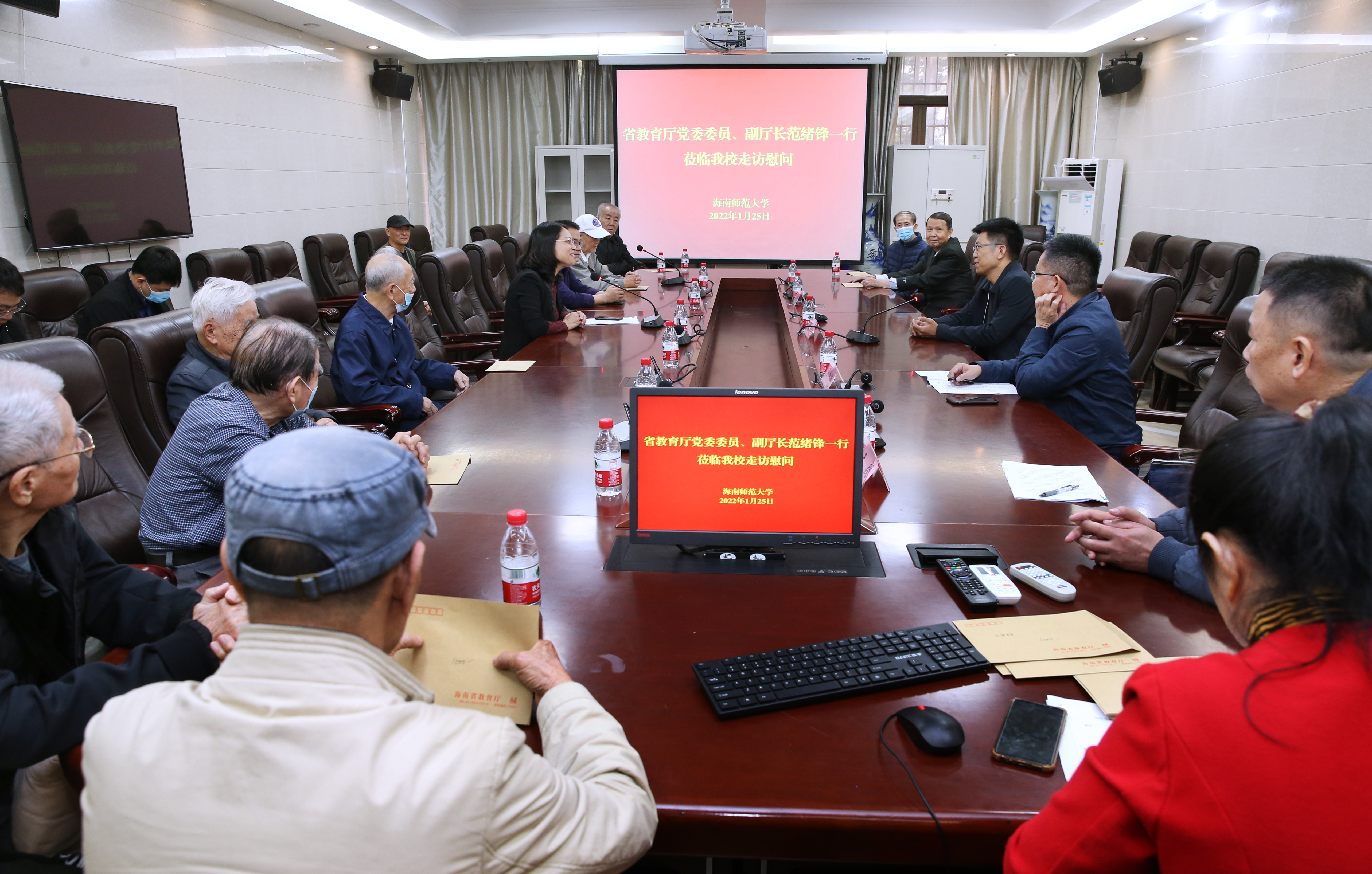 省教育厅副厅长范绪锋一行到我校开展春节慰问活动