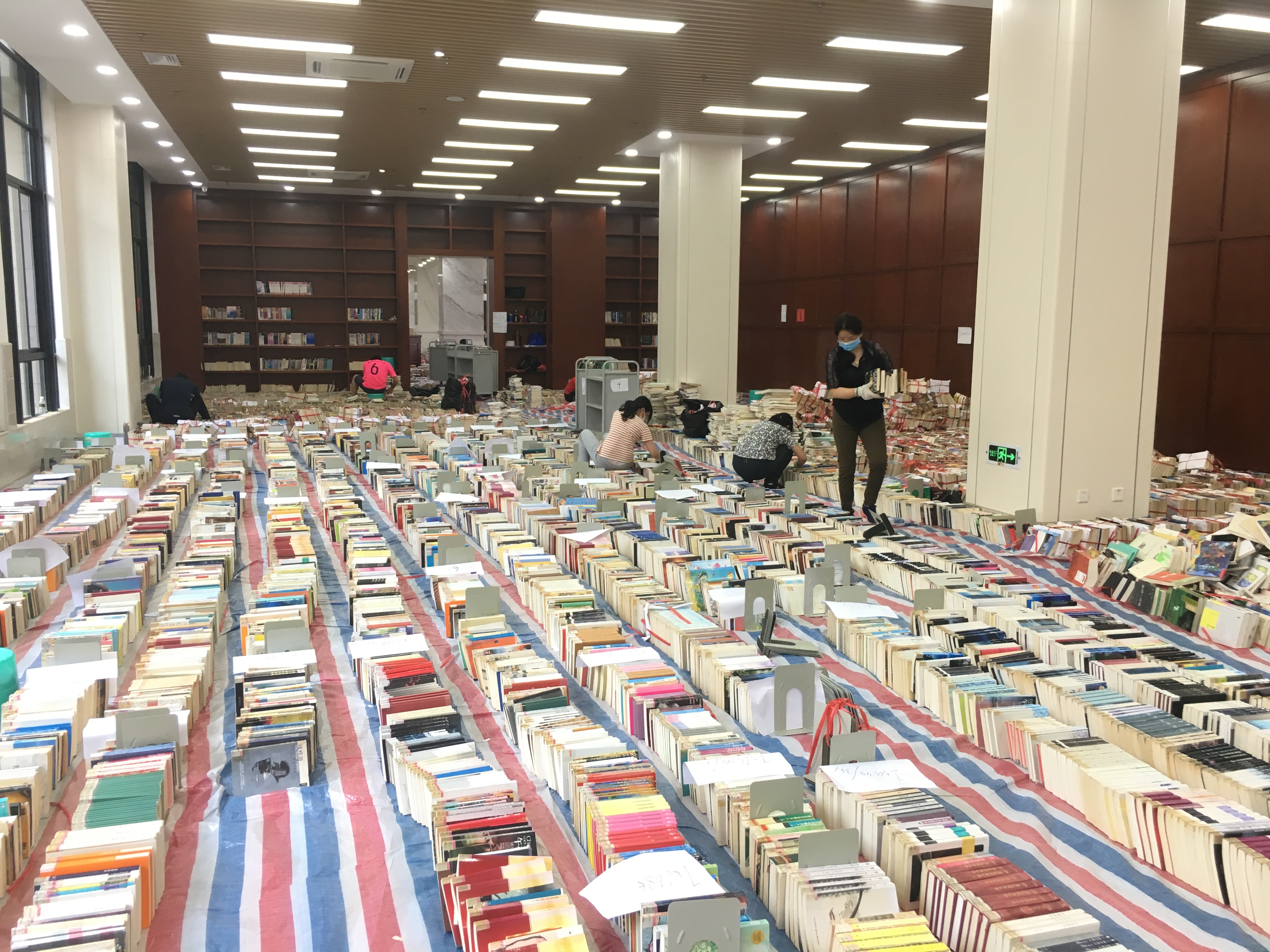 图书馆积极推进新馆搬迁工作