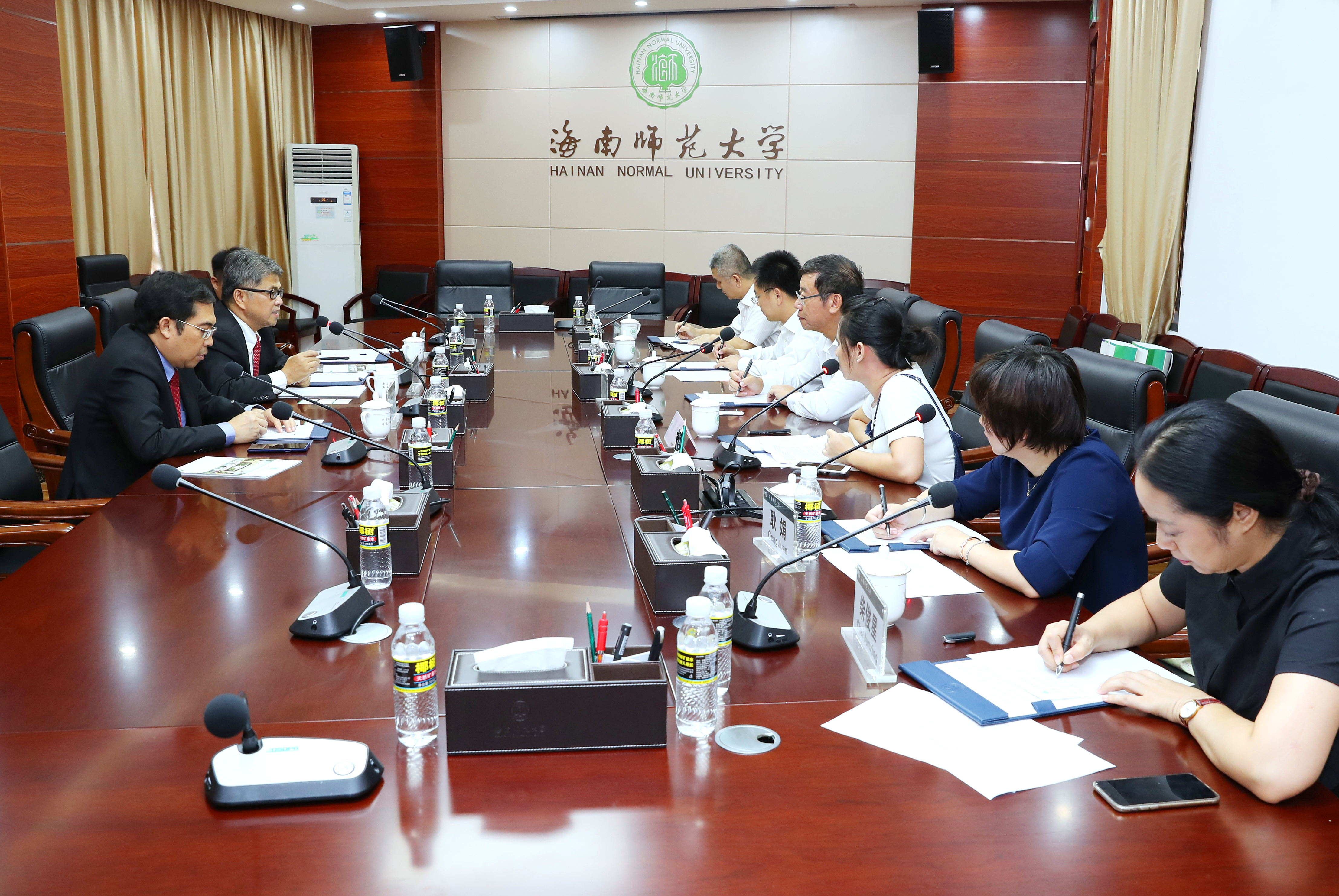 印度尼西亚驻广州总领事馆代表团访问我校
