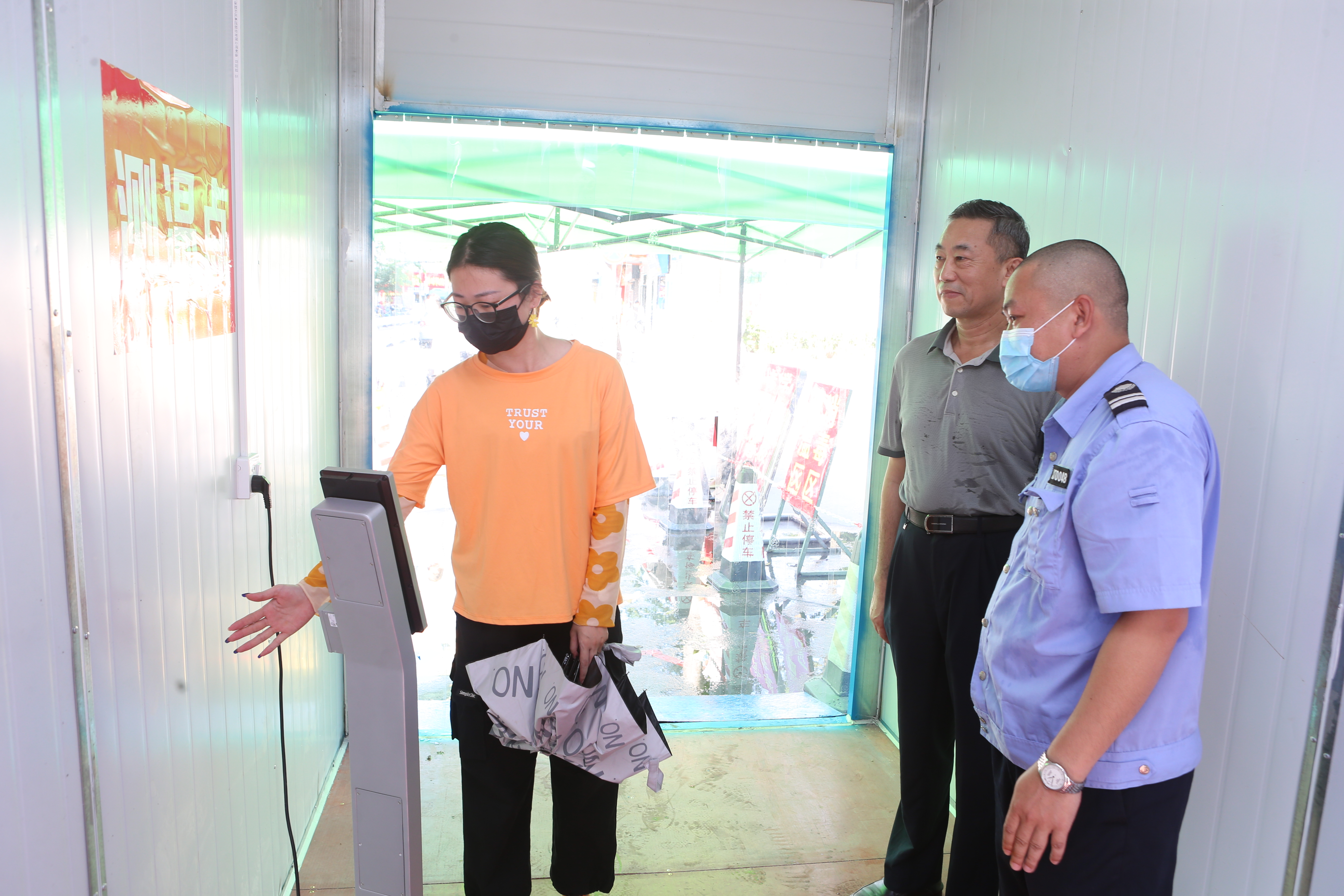 我校开展学生返校工作全程演练