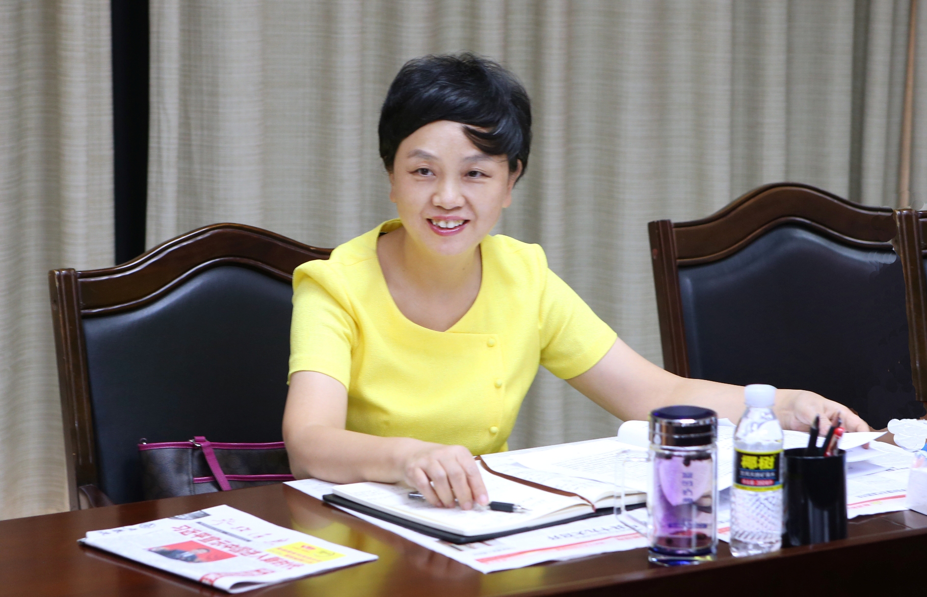 李红梅书记参加机关一支部专题学习会
