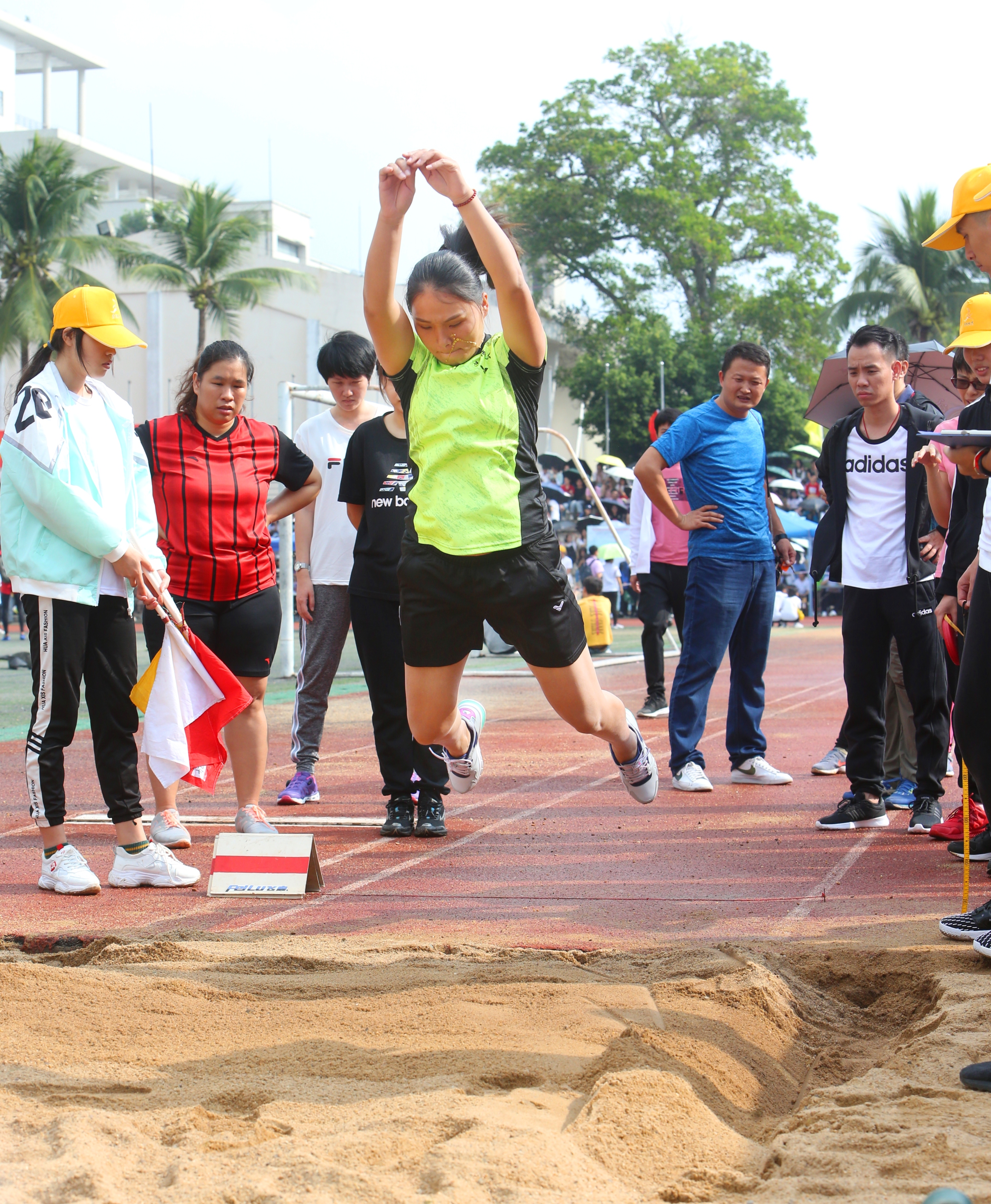 校运会上的教职工