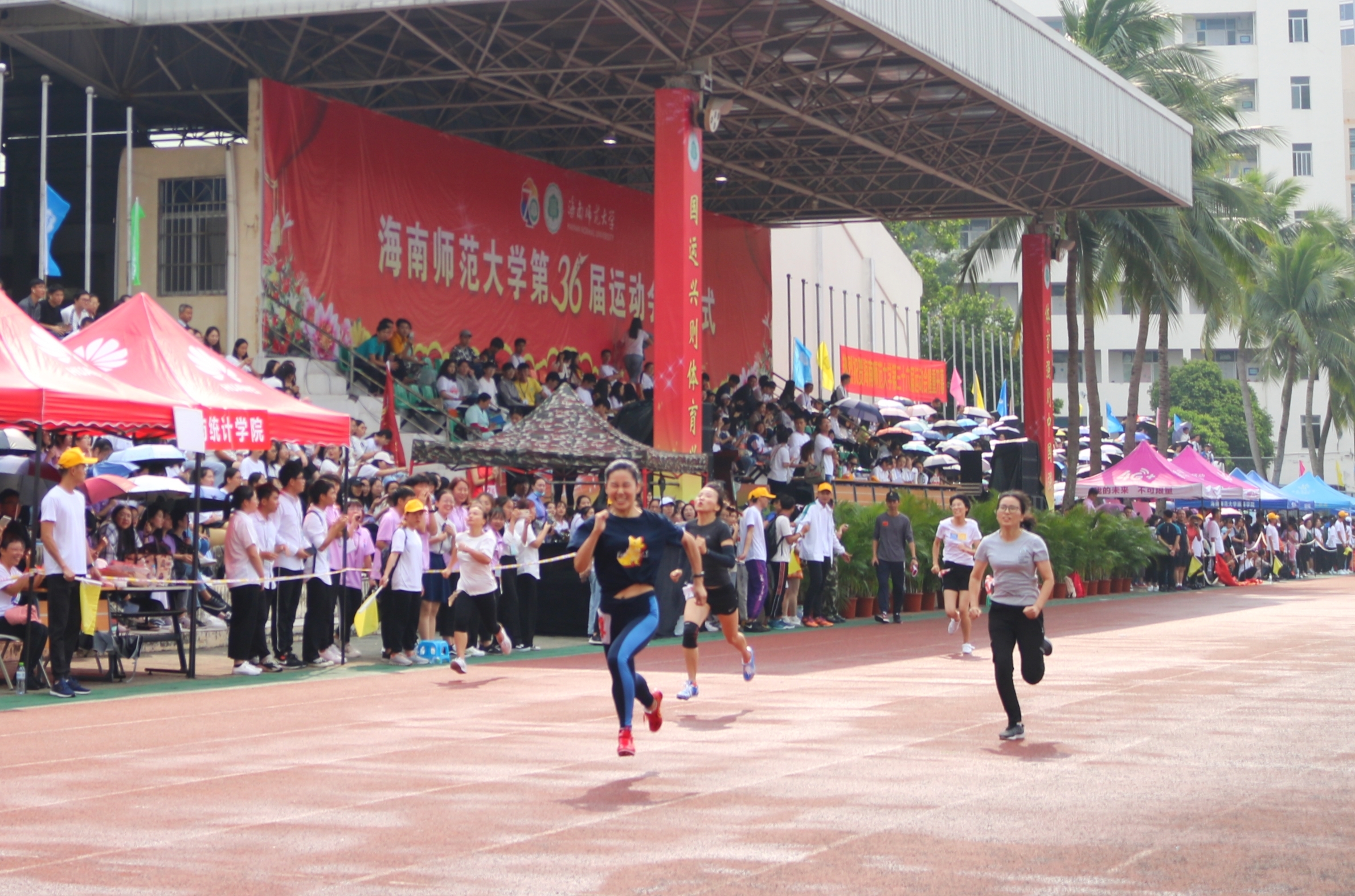 校运会上的教职工