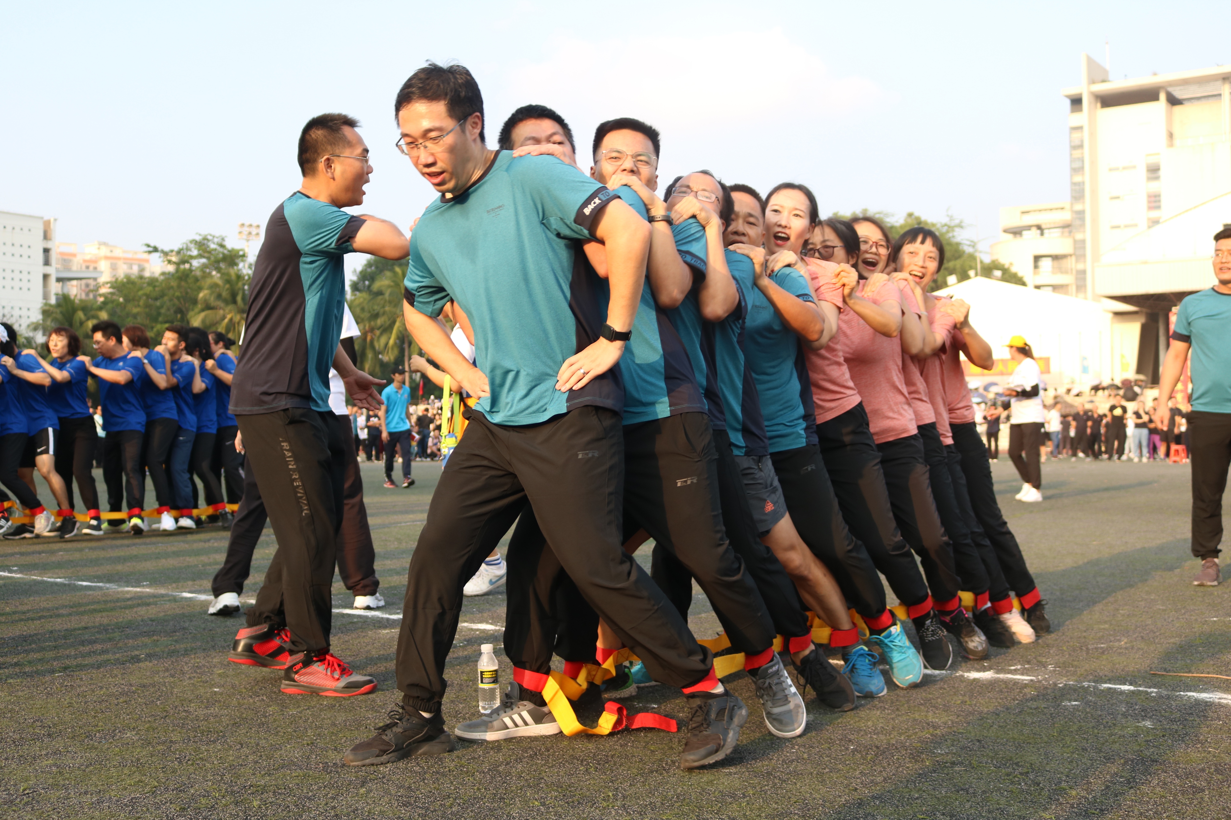 校运会上的教职工