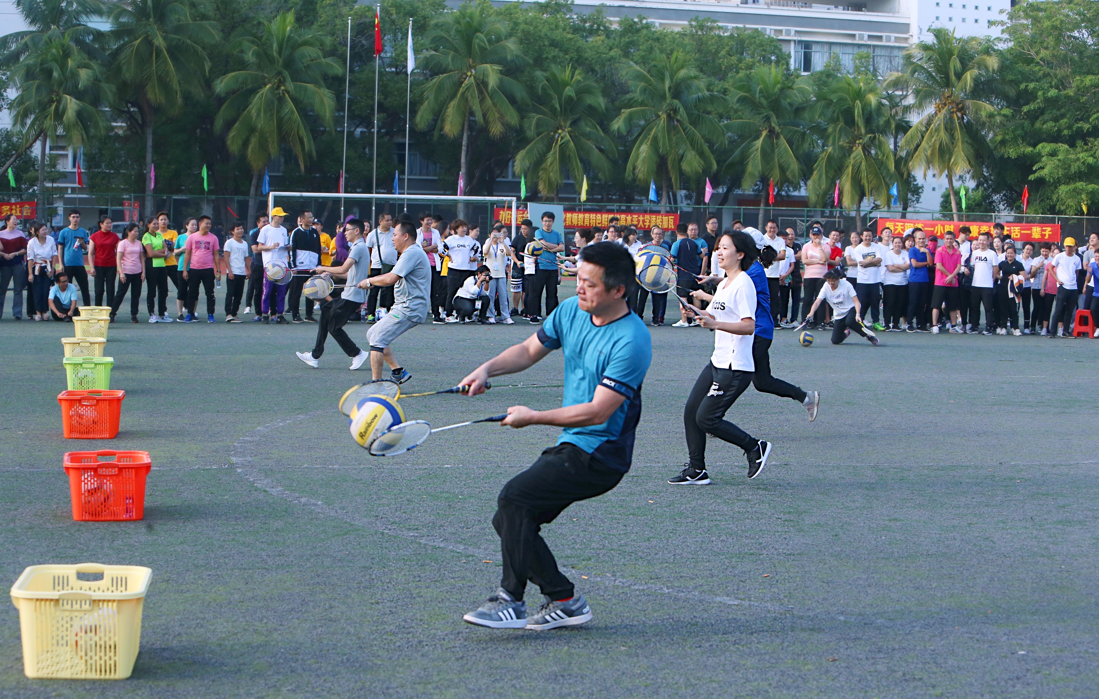 校运会上的教职工