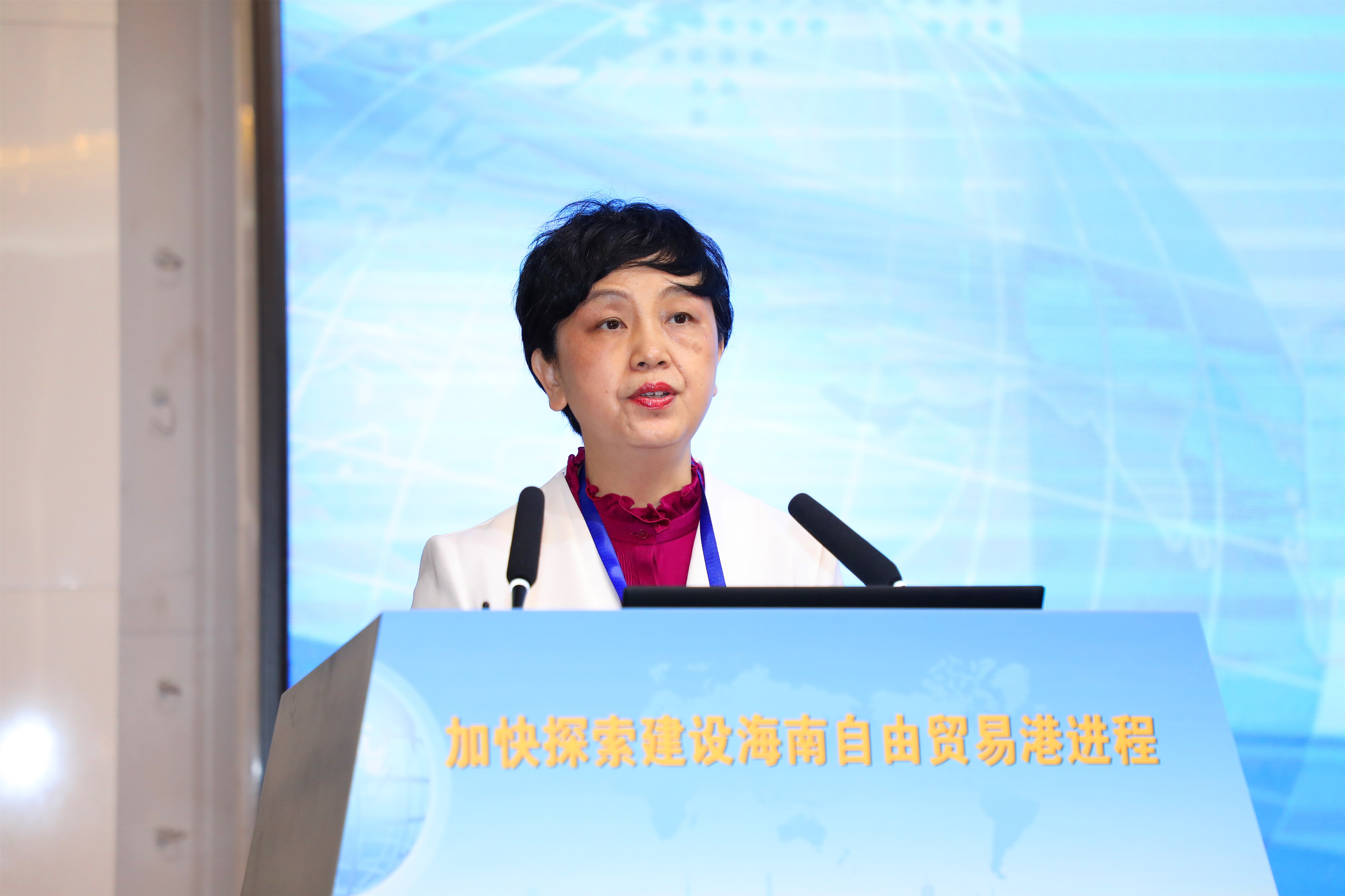 李红梅带队参加“加快建设海南自贸港进程”论坛