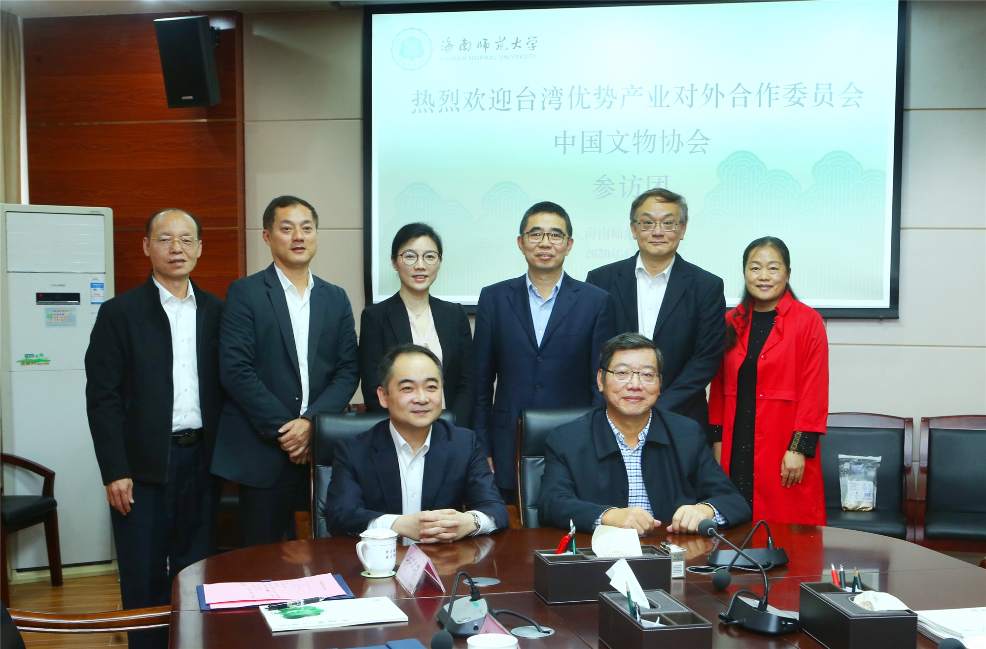 中国文物协会、台湾优势产业对外合作委员会参访团一行访问我校