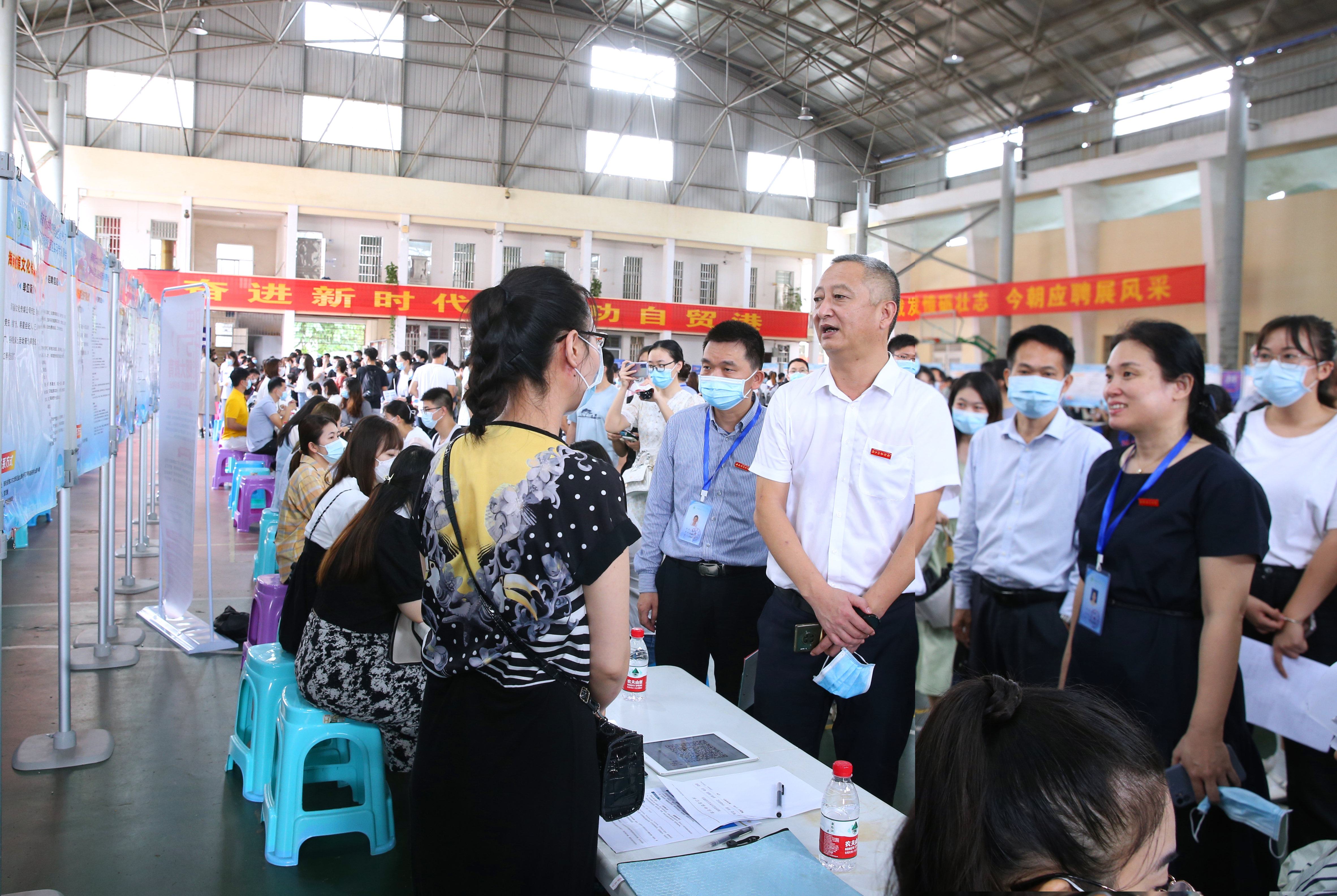 2021“聚四方之才共建自贸港”招才引智进校园活动在我校启动