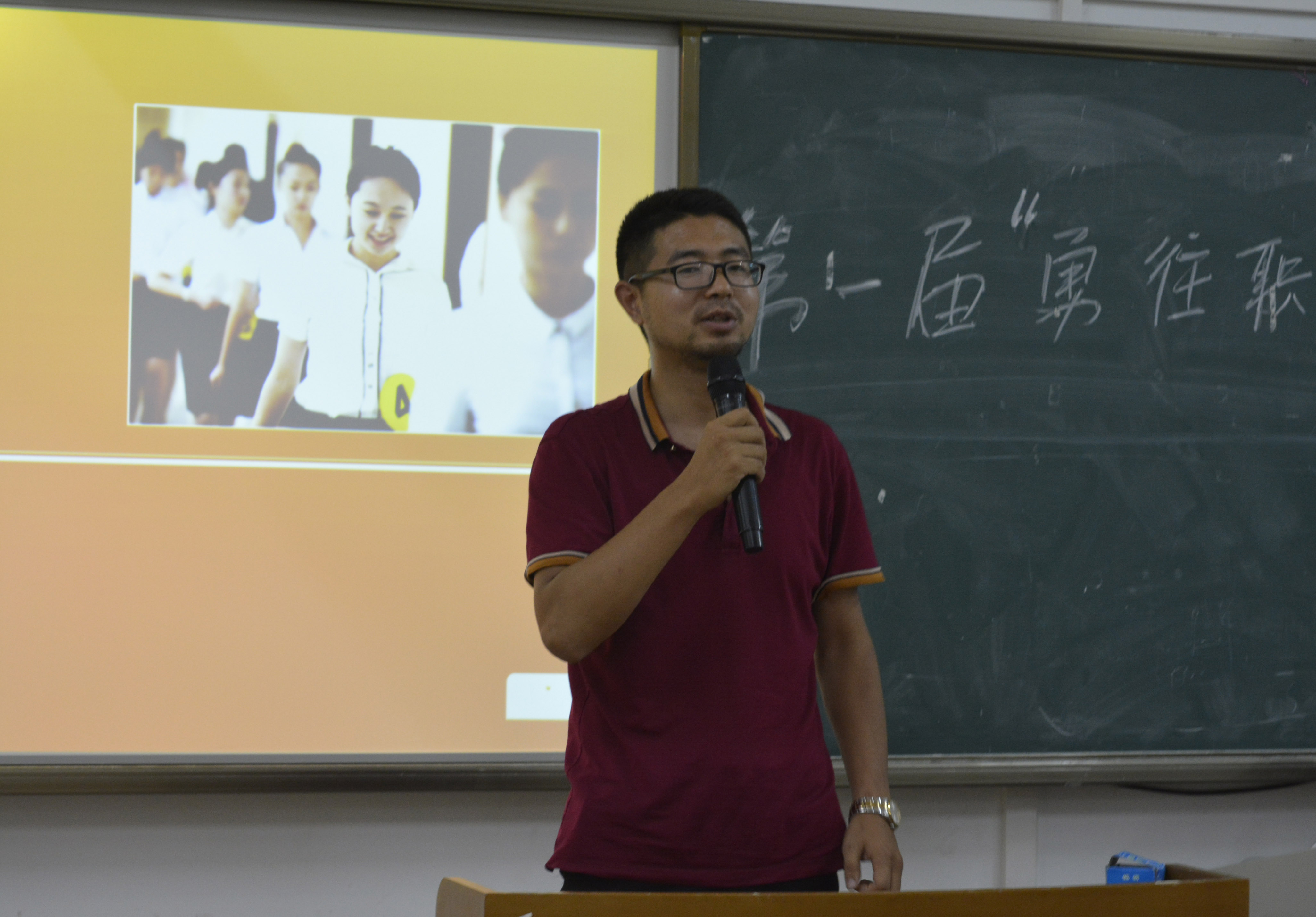 机会总会留给有准备的人记新闻传播与影视学院学院第一届“勇往职前”模拟应聘会