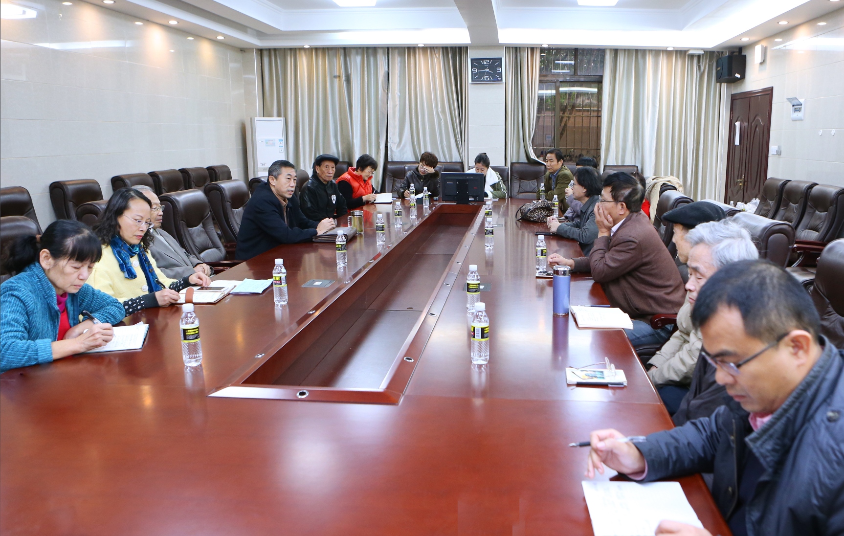 校领导主持召开2017年度领导班子民主生活会征求意见座谈会