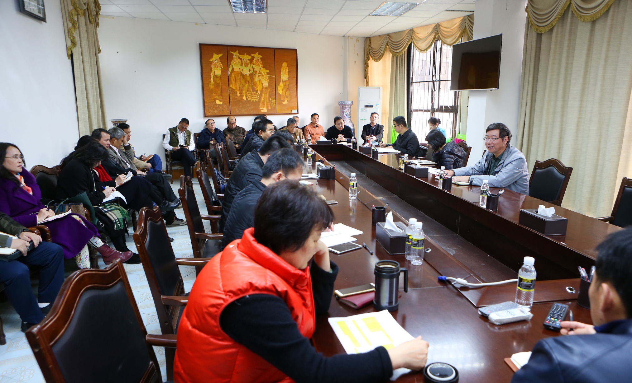 校领导主持召开2017年度领导班子民主生活会征求意见座谈会
