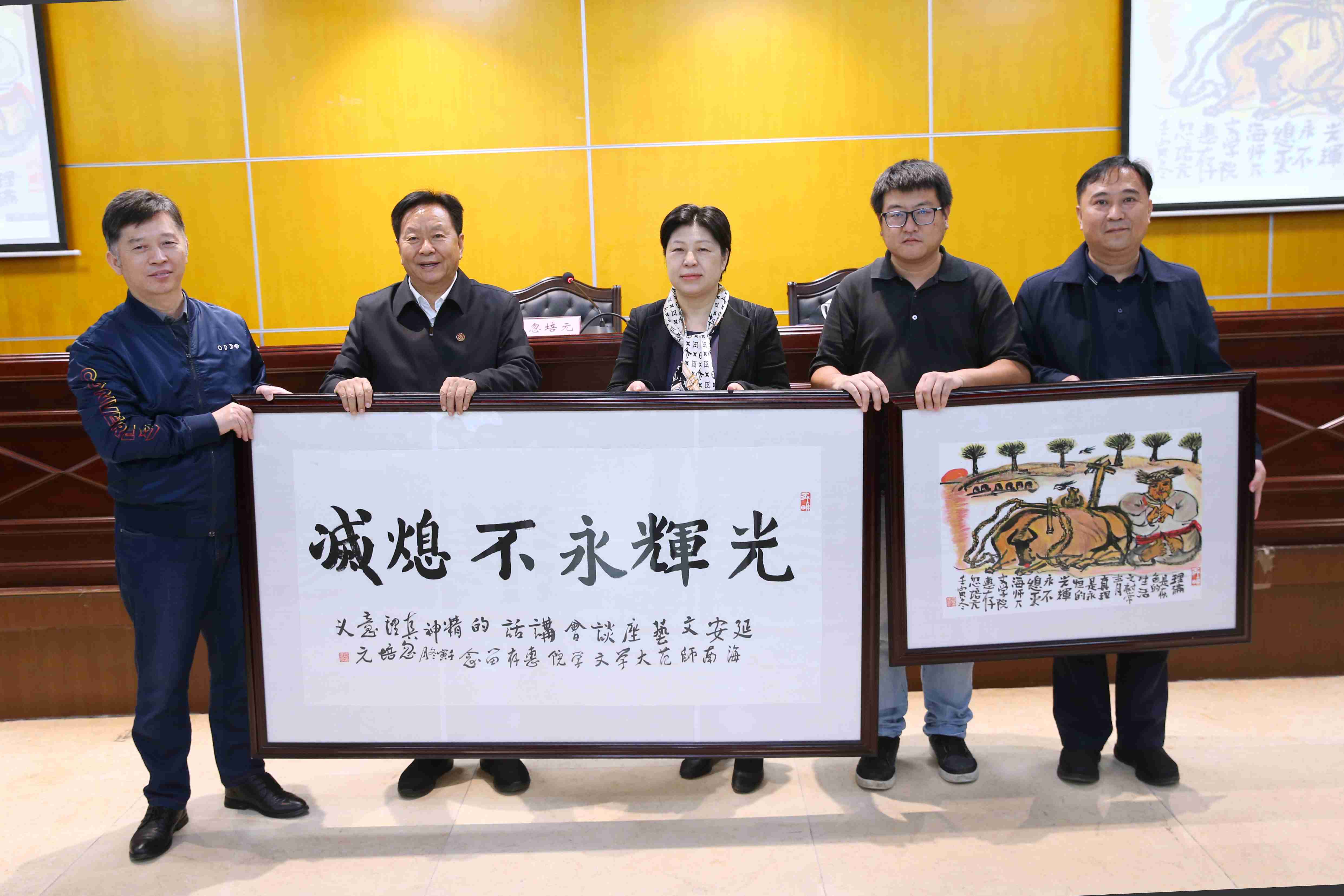 国务院参事、著名作家忽培元先生为我校师生作学术报告