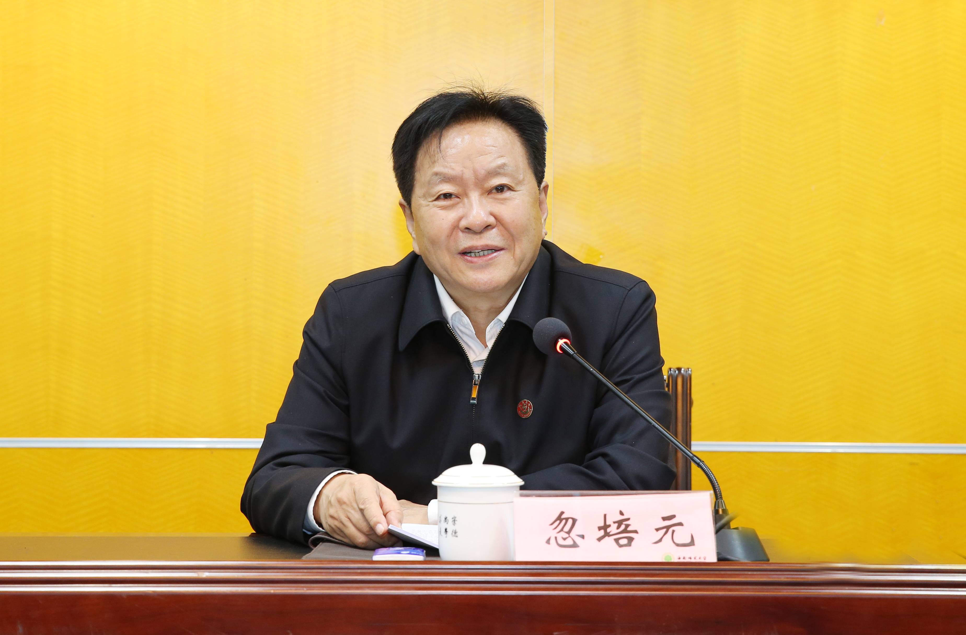 国务院参事、著名作家忽培元先生为我校师生作学术报告