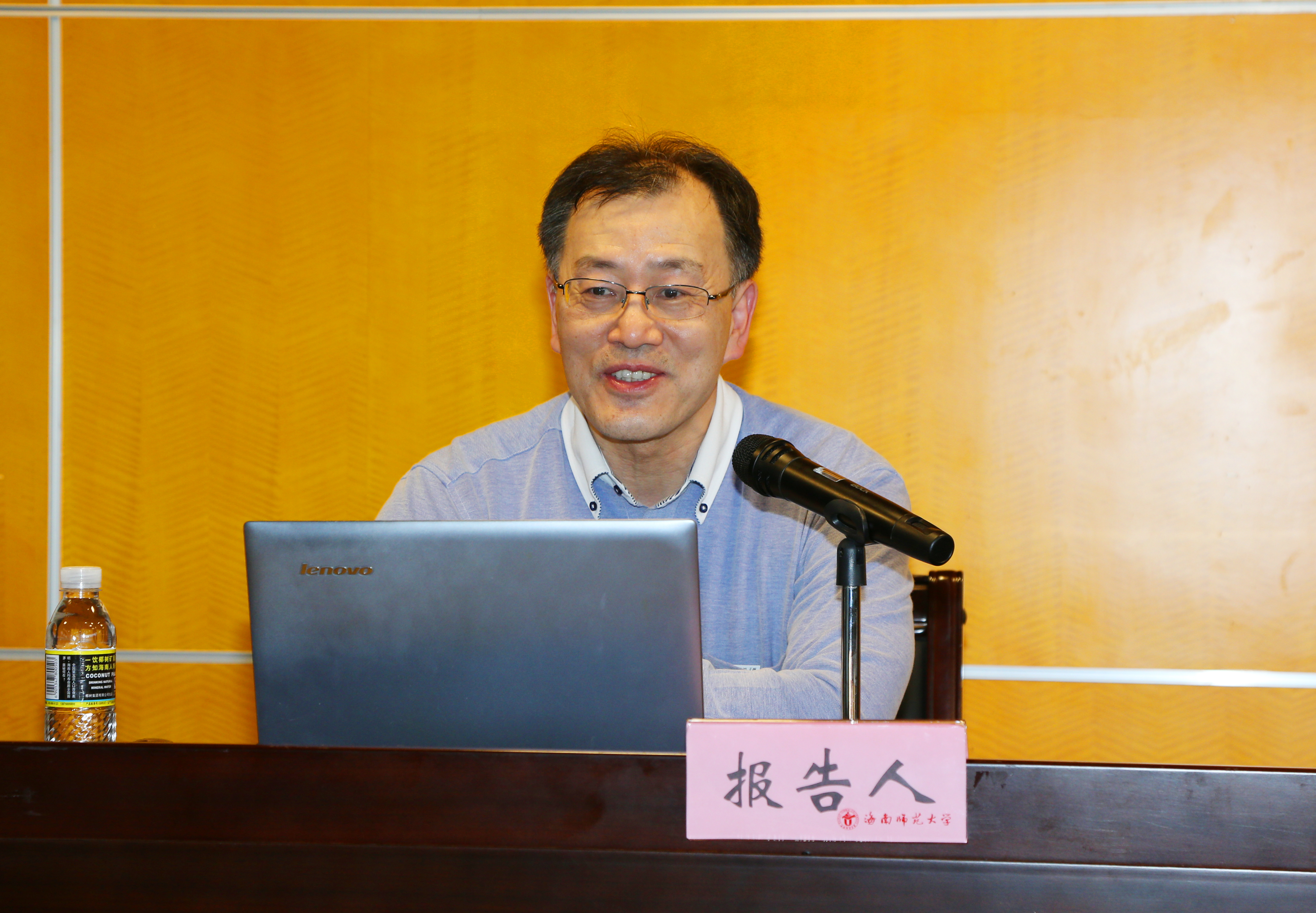  我校举办创新创业专题报告会