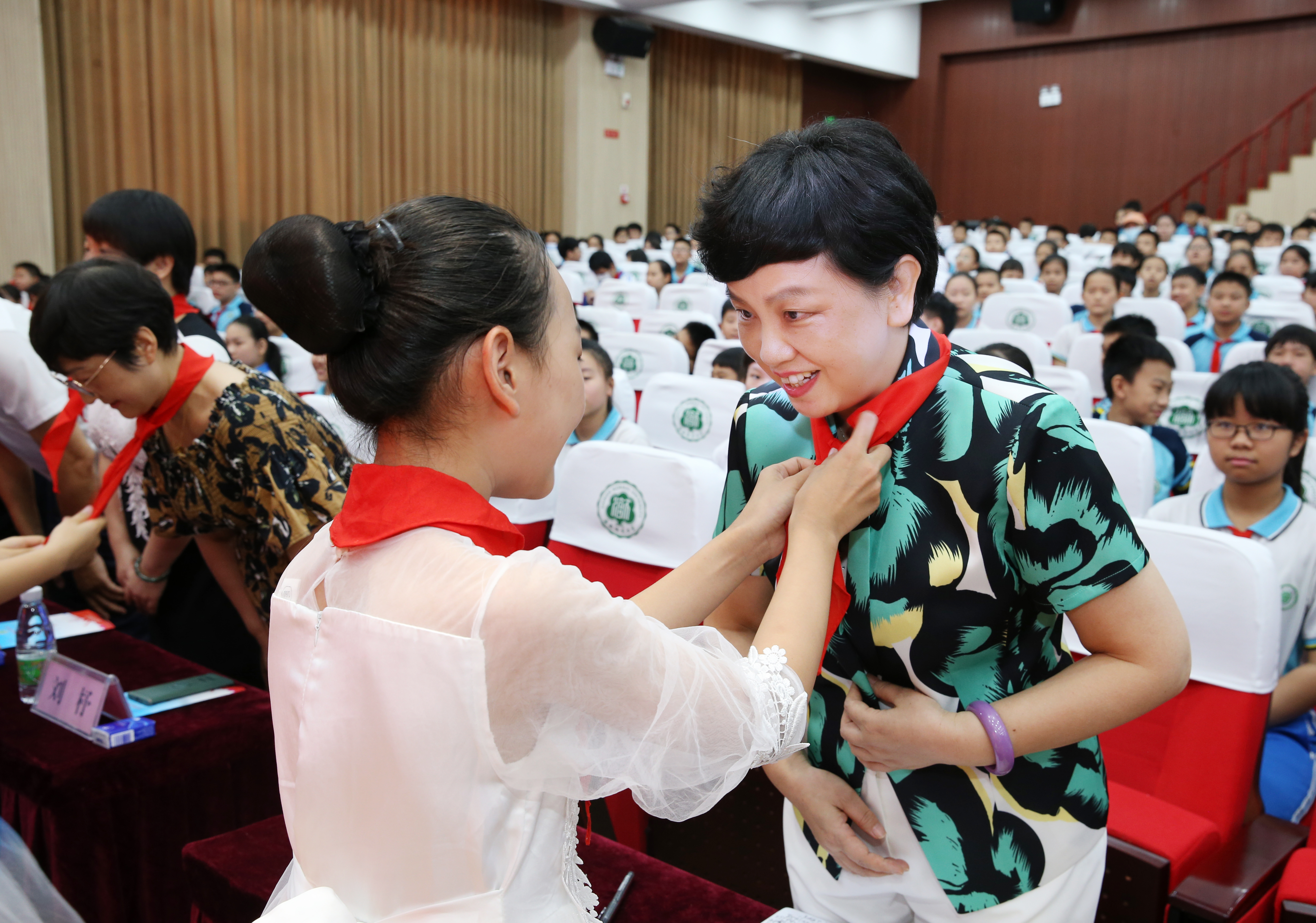 李红梅鼓励附小学生：做有海南自贸港特色的少年儿童