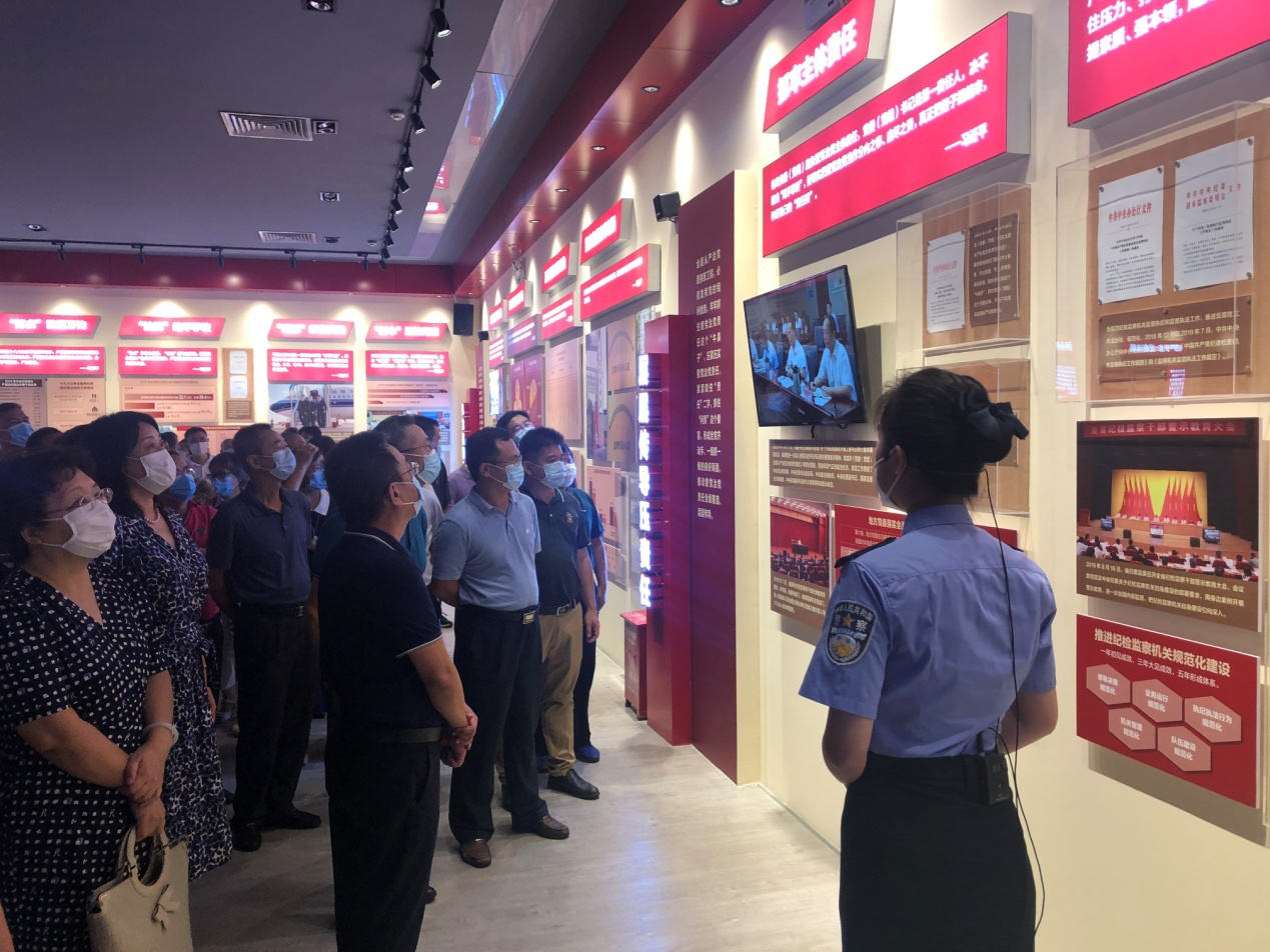 我校领导干部参观海南省反腐倡廉警示教育基地