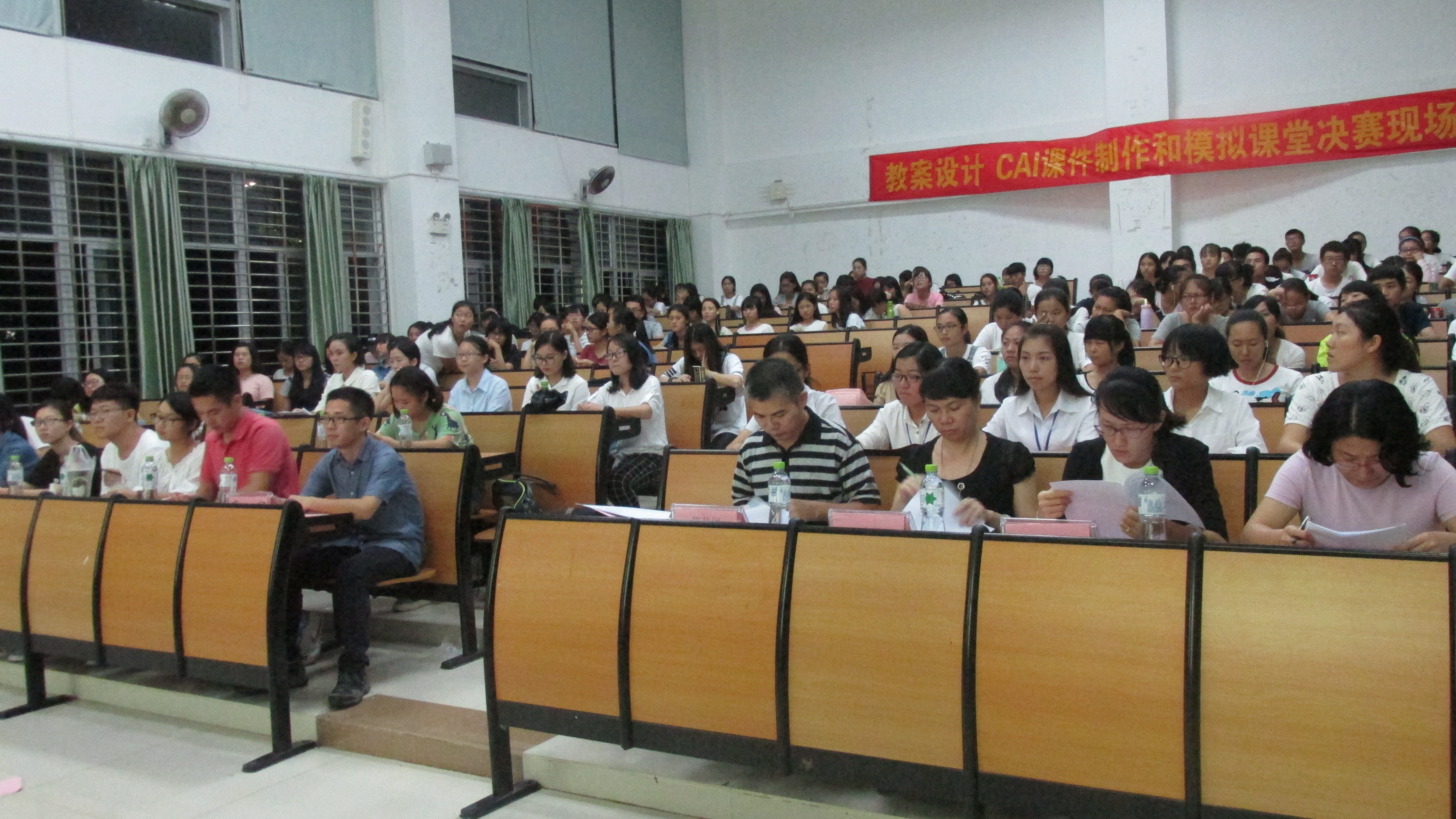 铸梦三尺讲台 承续教师华章――记文学院第九届大学生教师技能大赛之模拟课堂、CAI课件