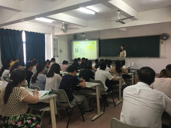 林强校长深入课堂听课