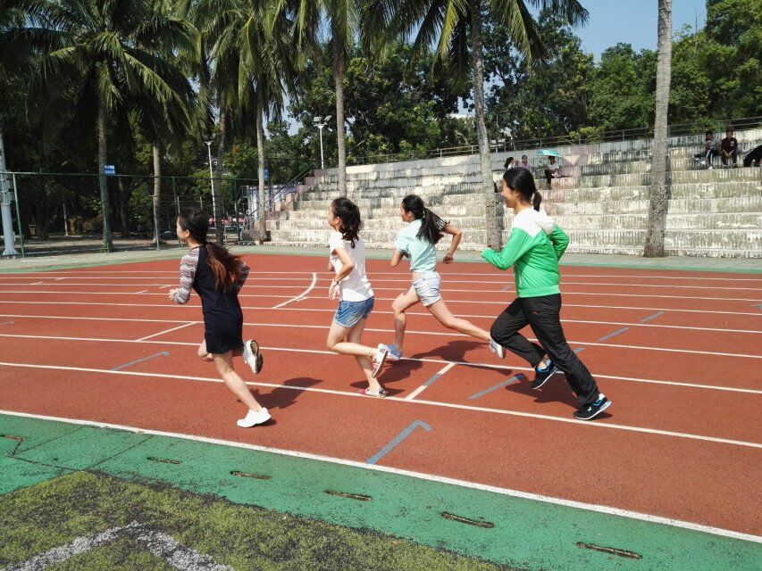 驰骋赛道  勇夺胜利——记生命科学学院运动会选拔赛