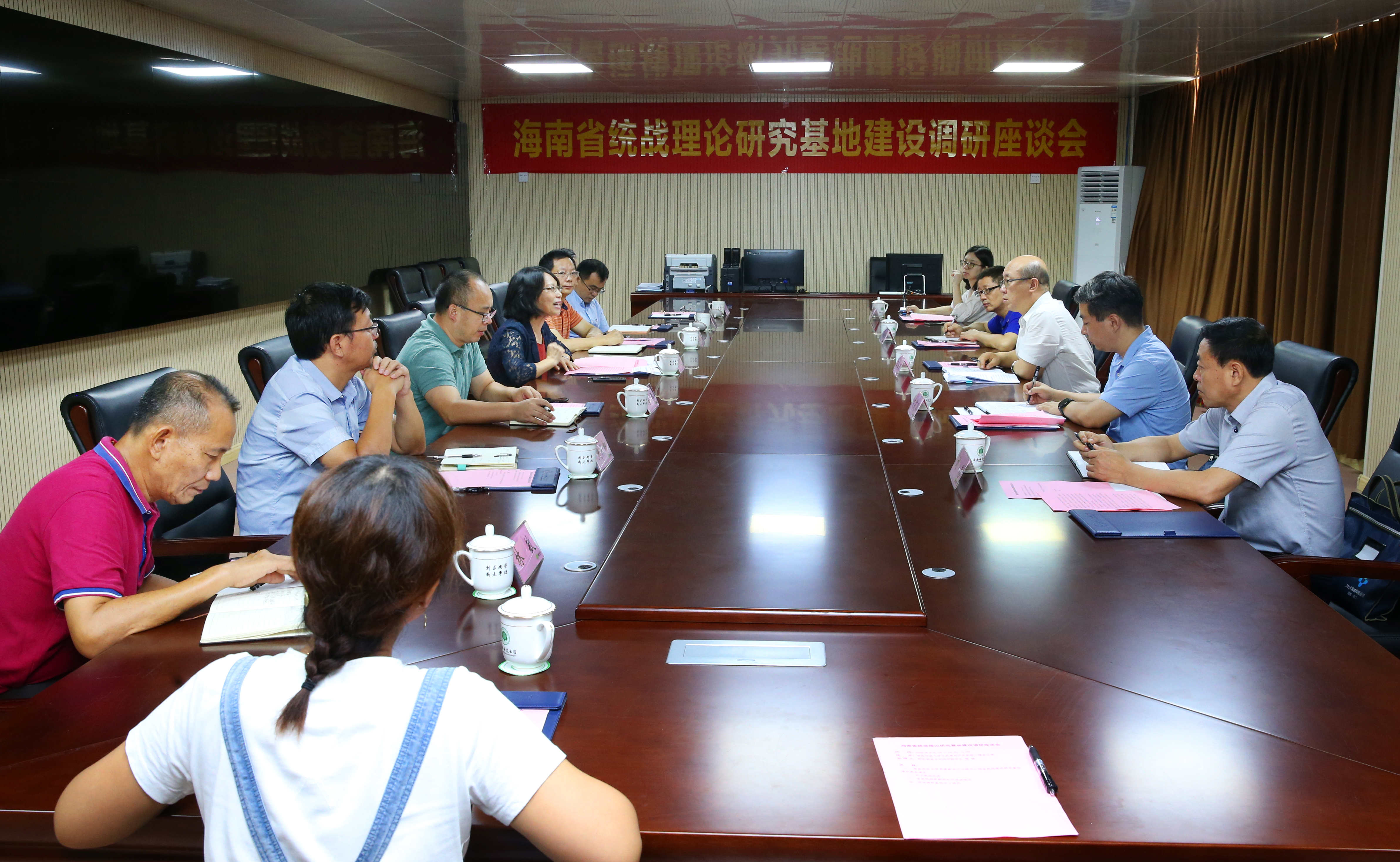 省委统战部副部长王海波来我校调研省统战理论研究基地建设