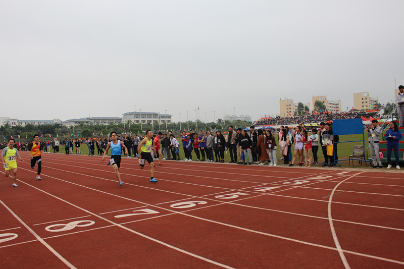 青年之声・拼搏进取,我们在路上 ――记物理与电子工程学院参加第34届校运会