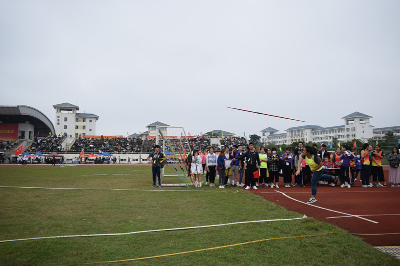 青年之声・拼搏进取,我们在路上 ――记物理与电子工程学院参加第34届校运会