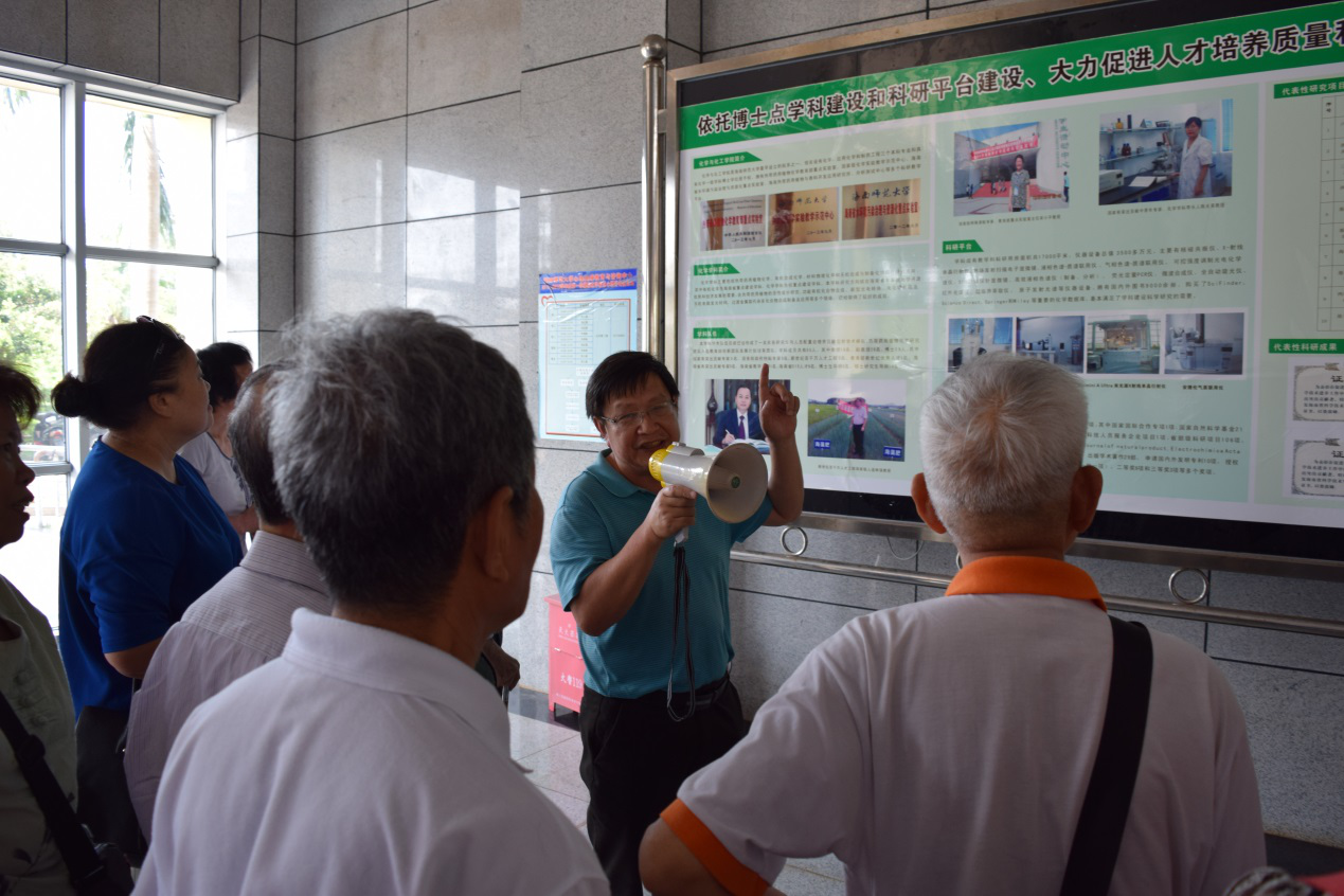 学校离退休干部考察团莅临化学与化工学院参观考察