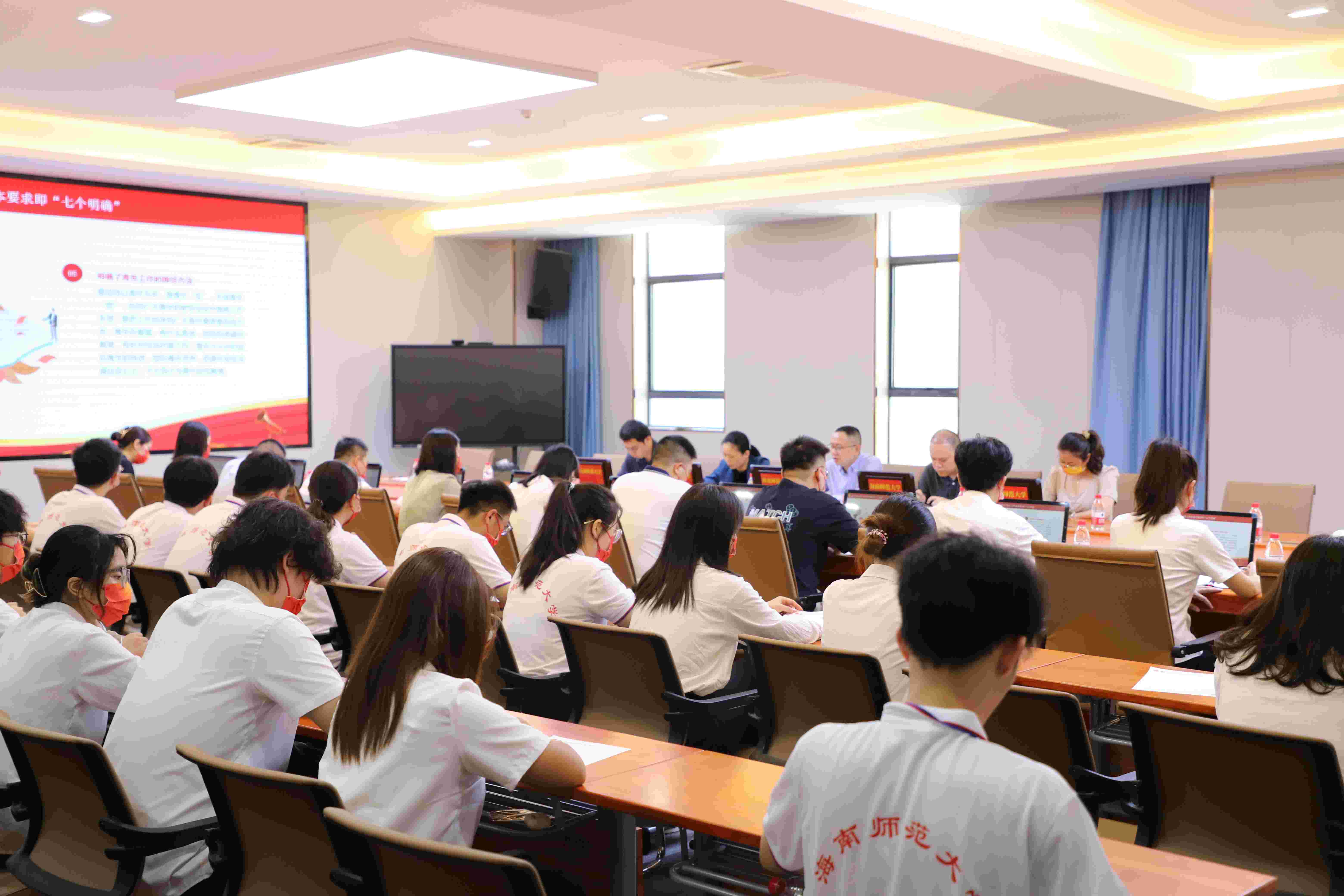 团省委副书记陈志远受邀来我校作主题教育专题党课辅导报告