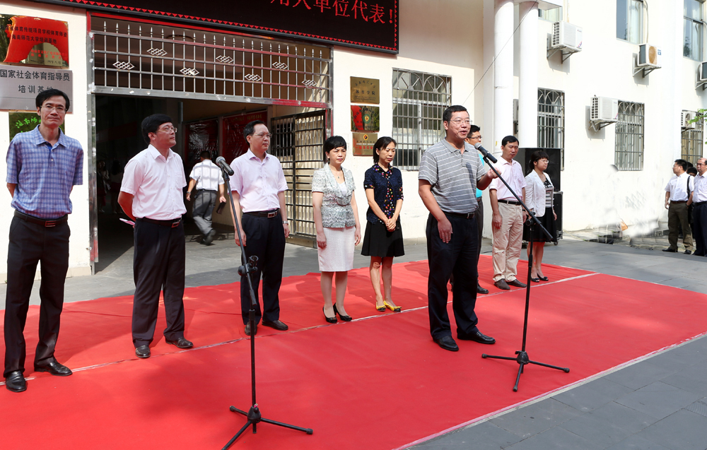 我校举办2015届毕业生供需洽谈会