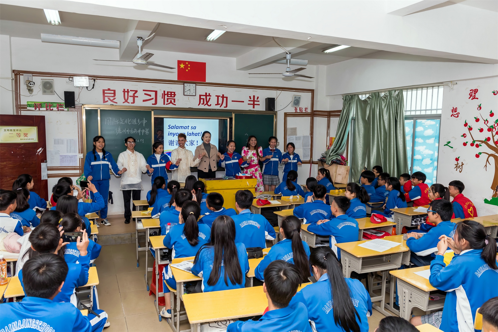 我校留学生赴儋州白马井中学开展国际文化教育实践活动