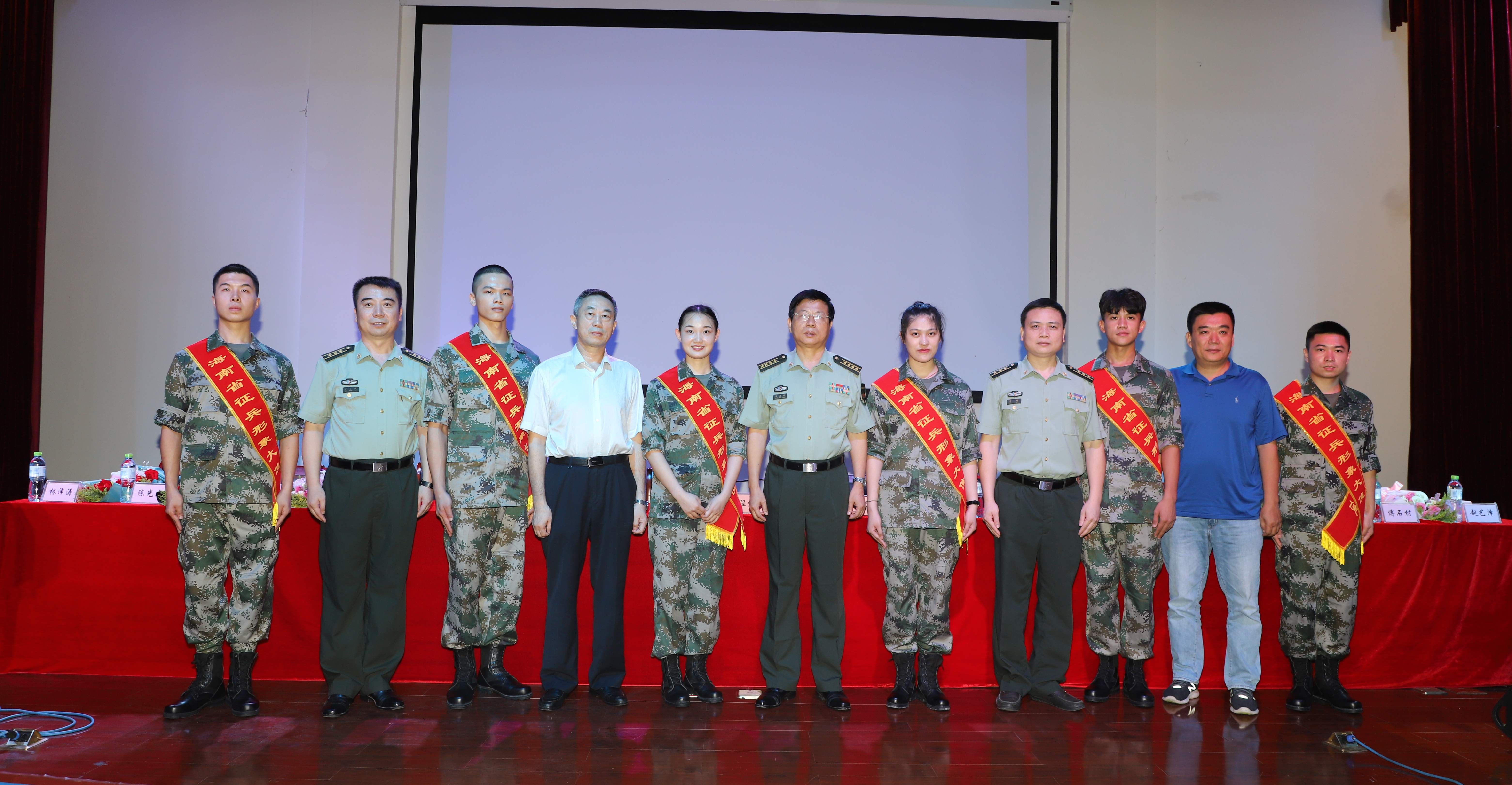 海南省优秀退役大学生士兵巡回宣讲报告会在我校举行
