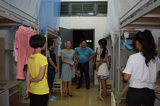 用温暖笑容，迎接阳光新生