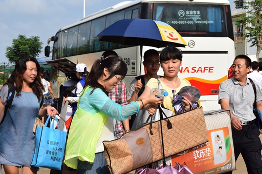 用温暖笑容，迎接阳光新生