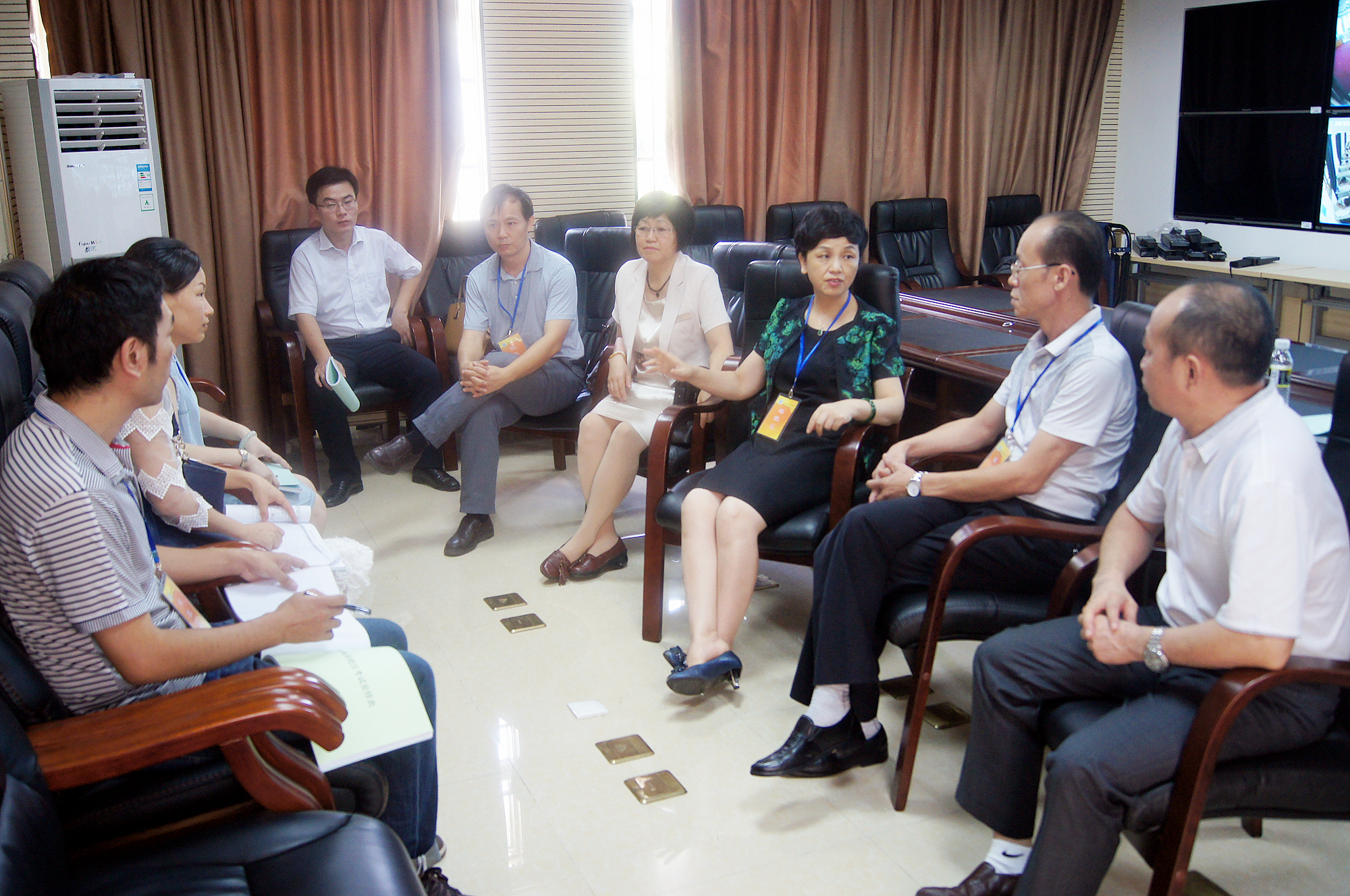 李红梅书记巡视期末考试现场