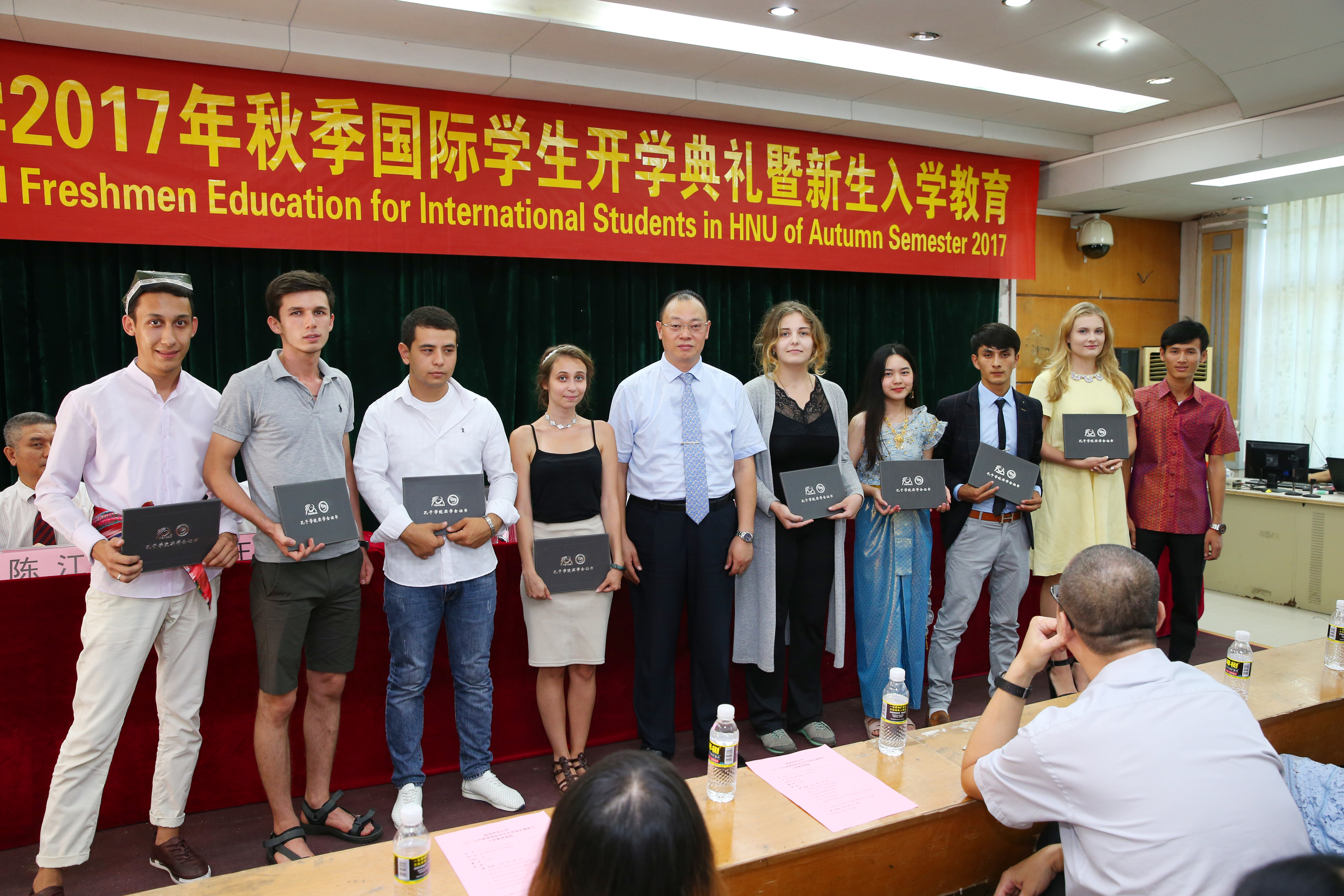 38国200多名国际学生入海师学习