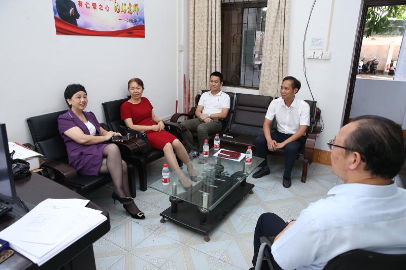 五指山市副市长喻倩一行来我校调研