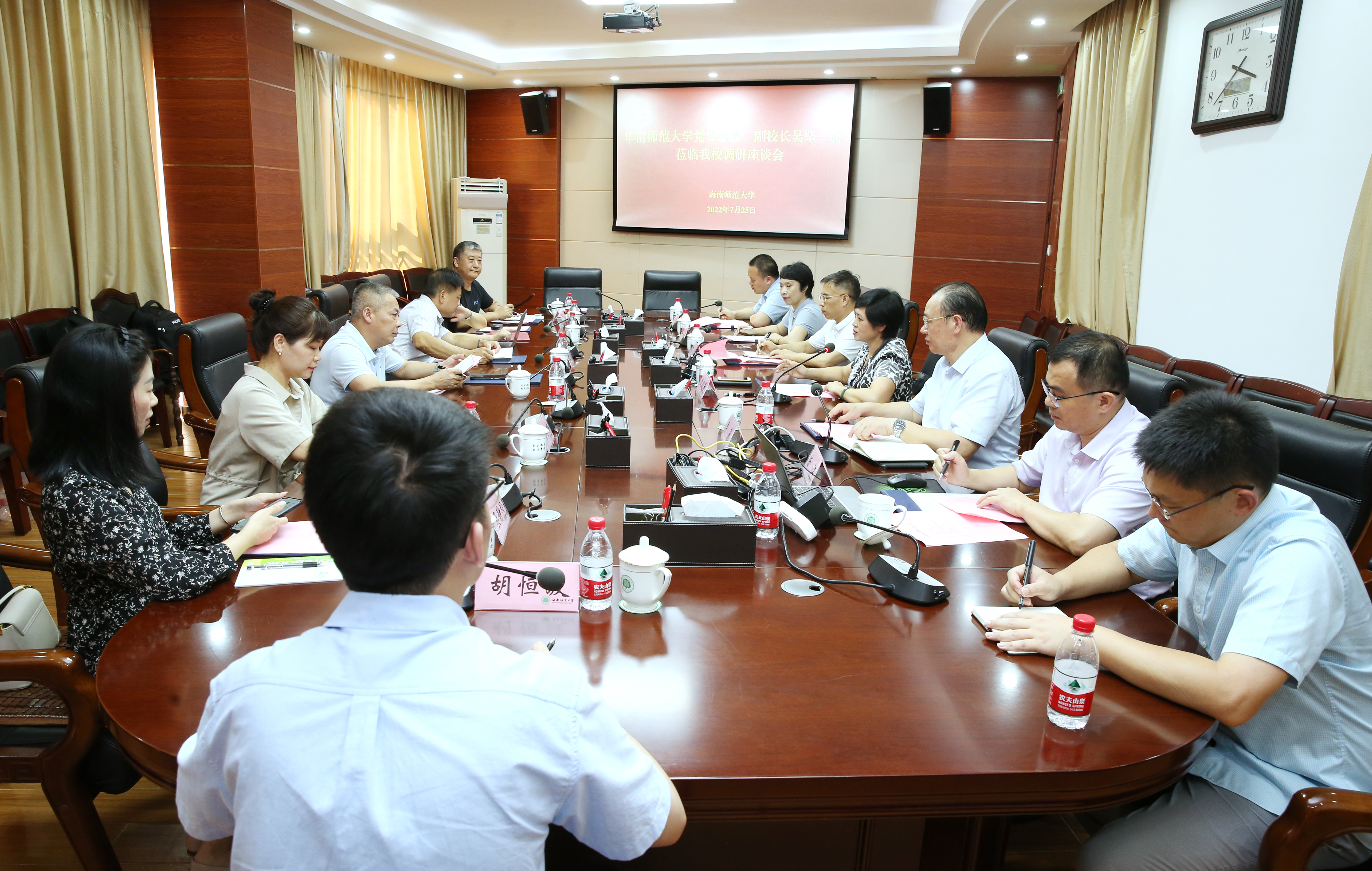 华南师范大学党委常委、副校长吴坚一行到我校交流座谈