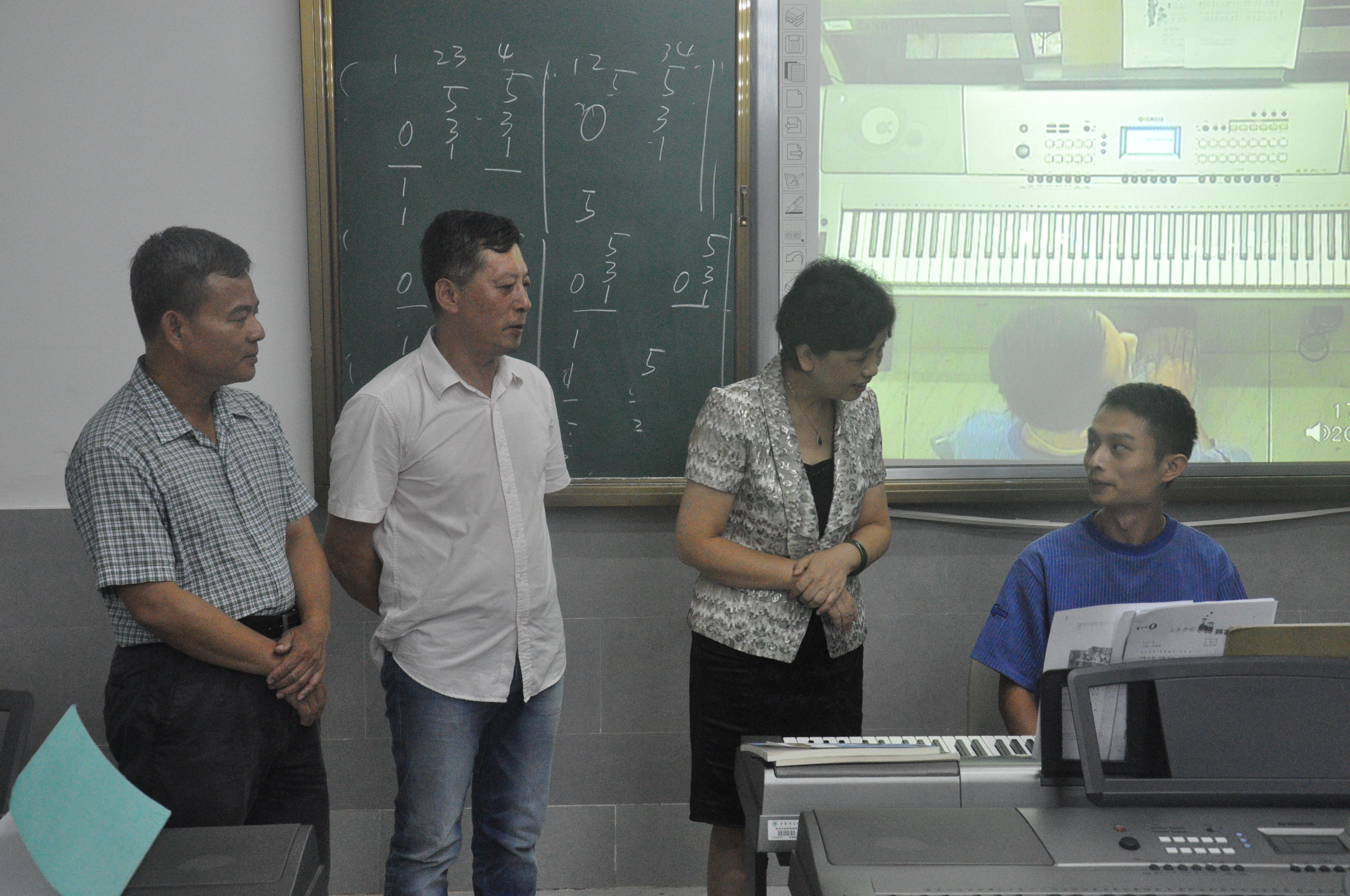 学校党委李红梅书记到我院看望培训班学员