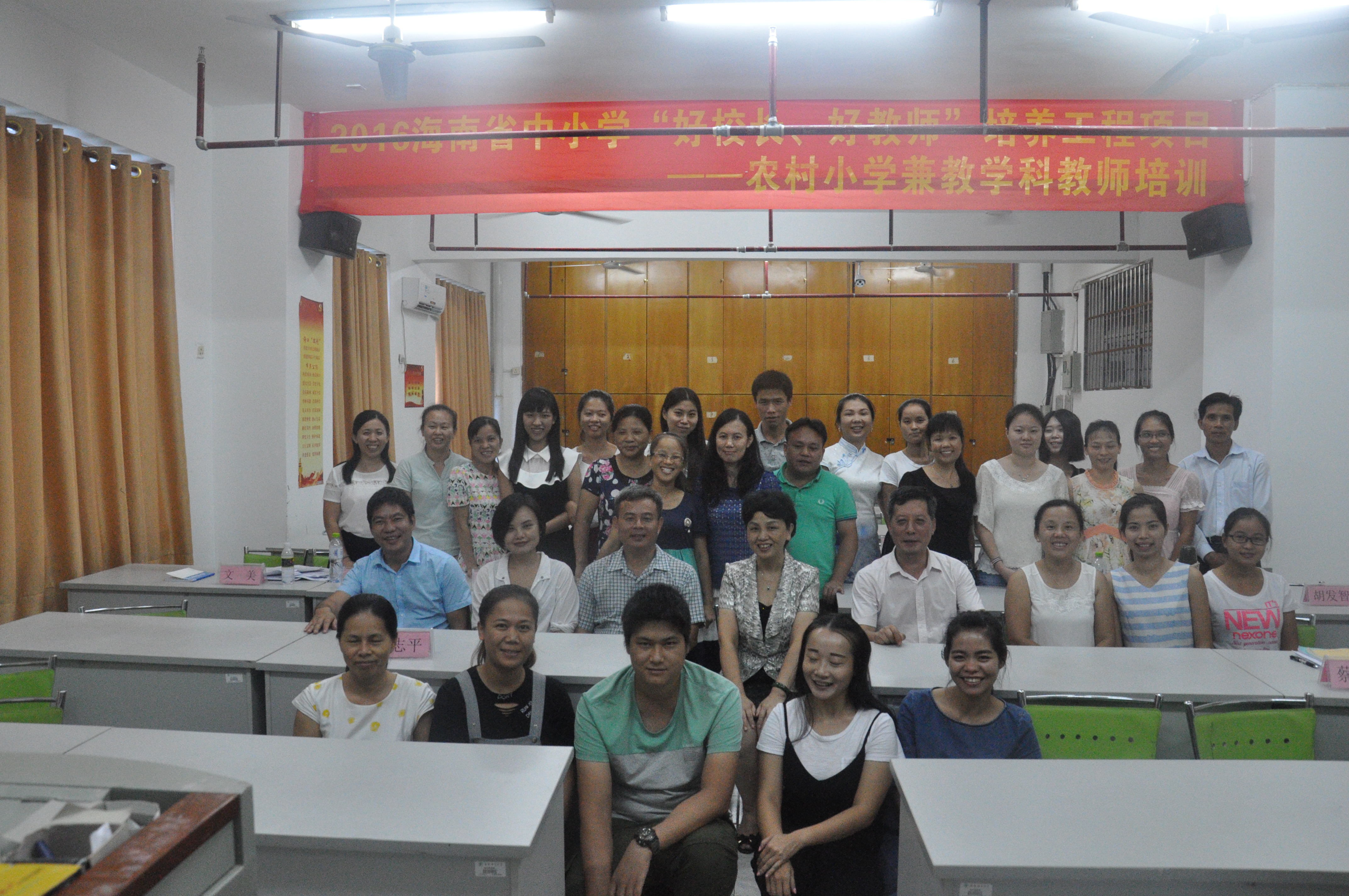 学校党委李红梅书记到我院看望培训班学员