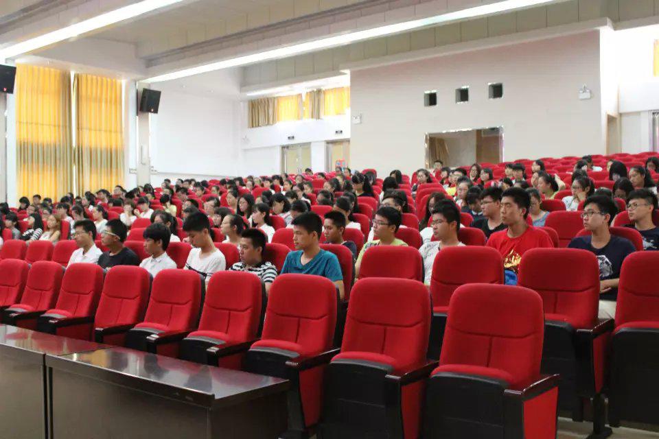 大学生活，从点滴开始――记政法学院《走进大学生活》主题讲座