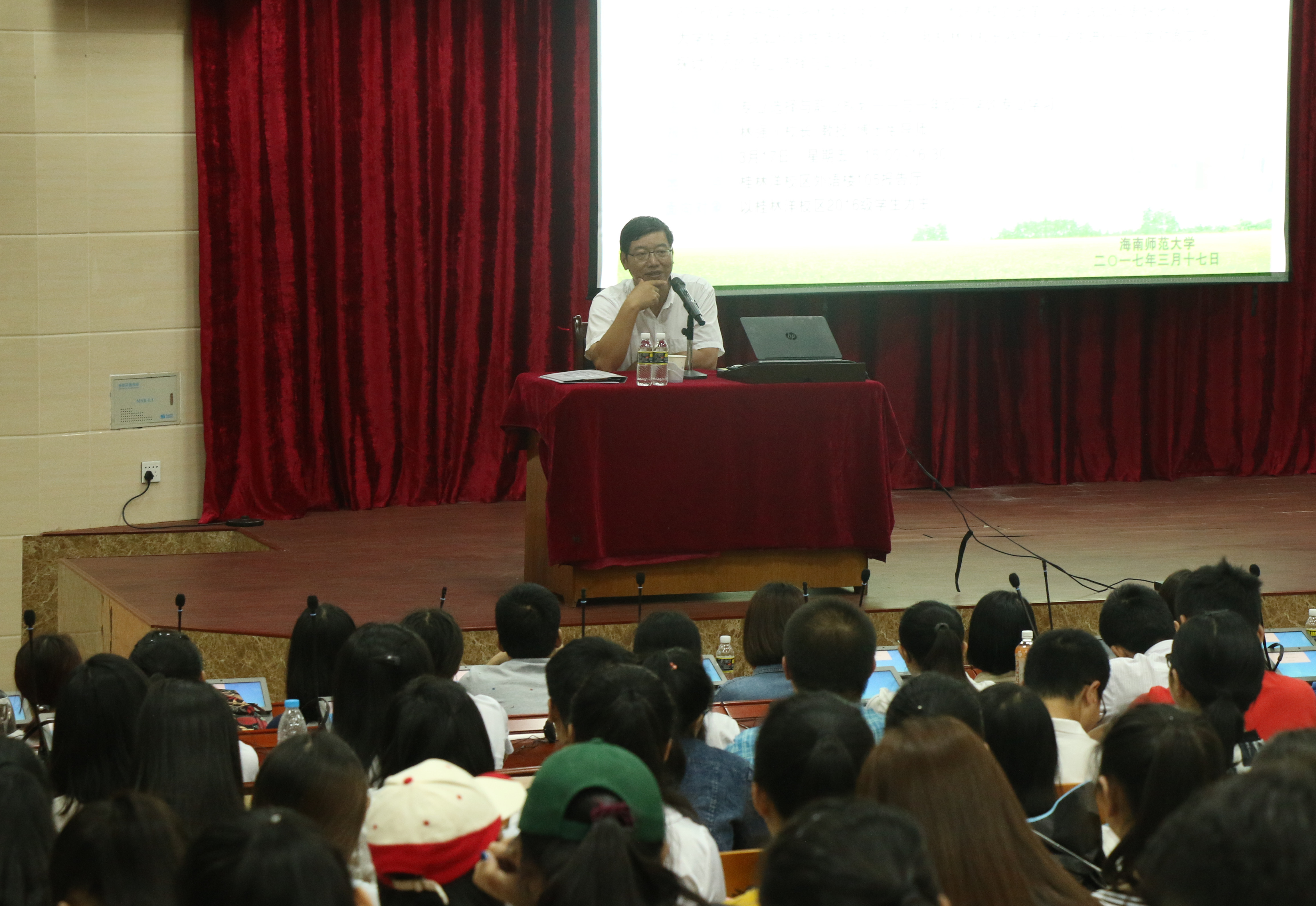 林强校长与2016级学生谈专业学习