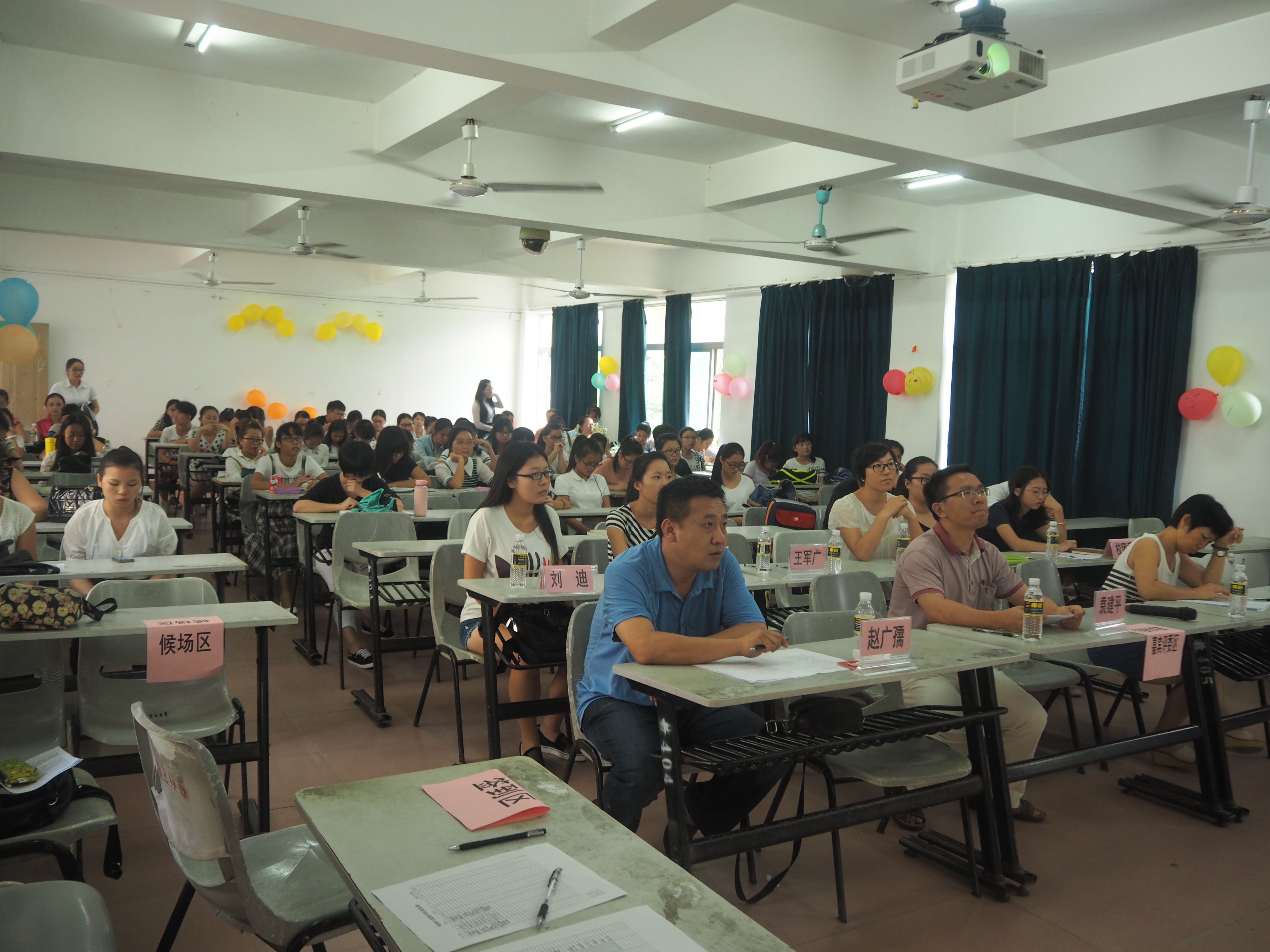 技能大赛显风采 身手不凡展英才—记地理与旅游学院教师技能大赛教师文明礼仪、口语技能复赛