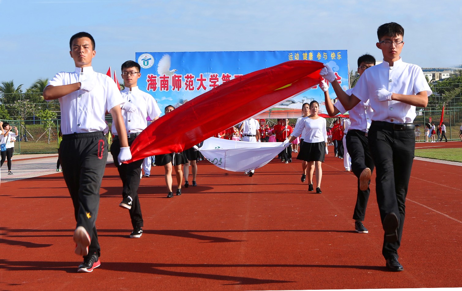 【第32届运动会】我校第32届田径运动会开幕