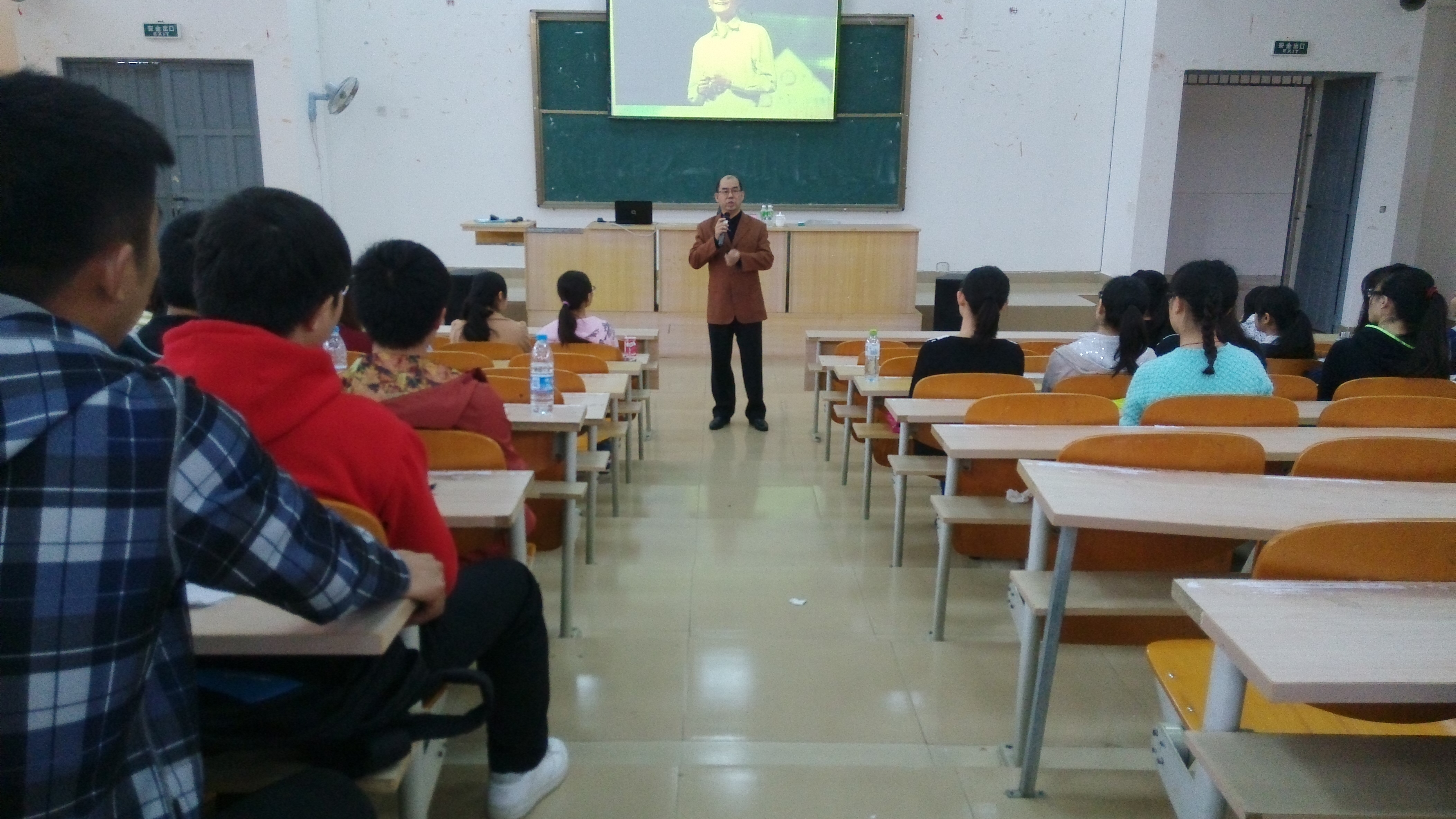 简历，打造个人品牌――记文学院“简历制作与面试技巧”专题讲座